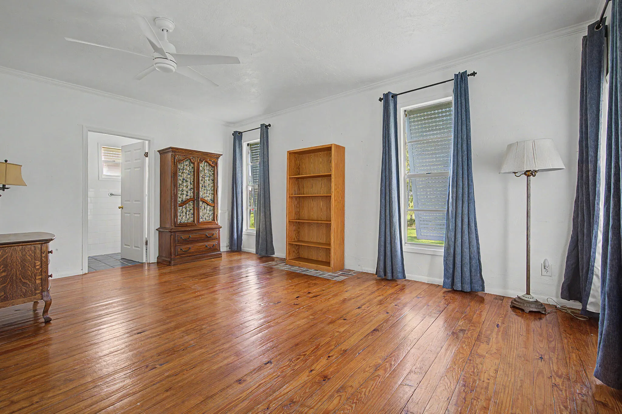 37 E CORKSCREW Boulevard
