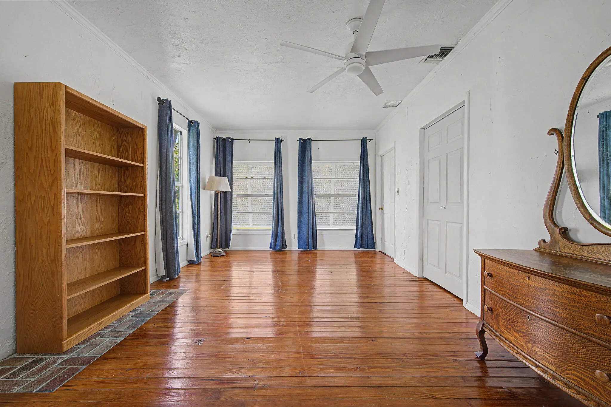 37 E CORKSCREW Boulevard