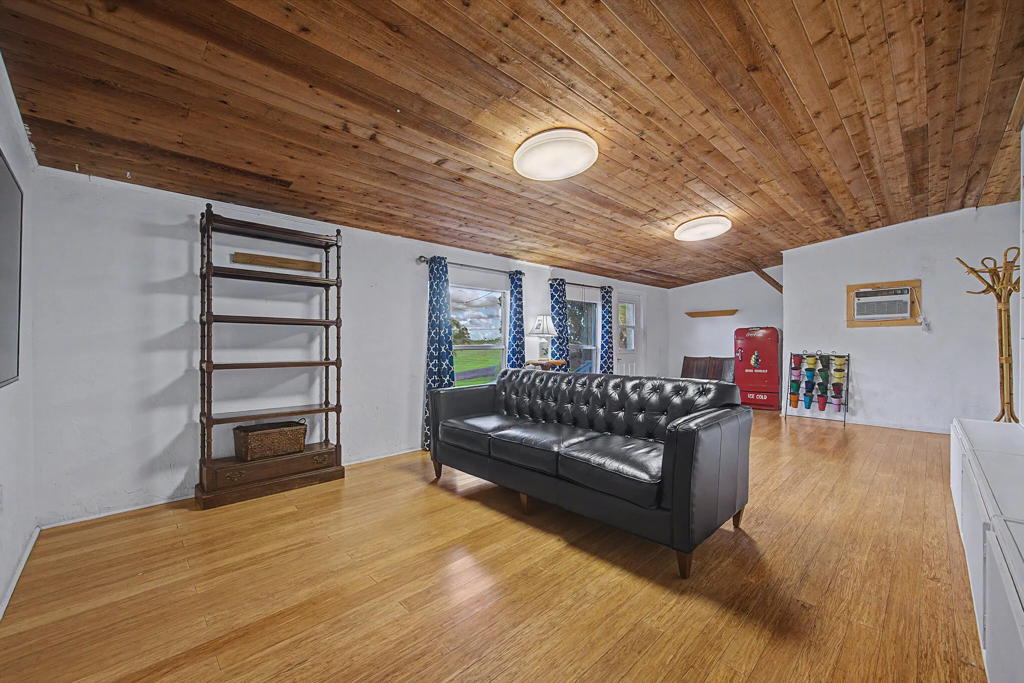 37 E CORKSCREW Boulevard