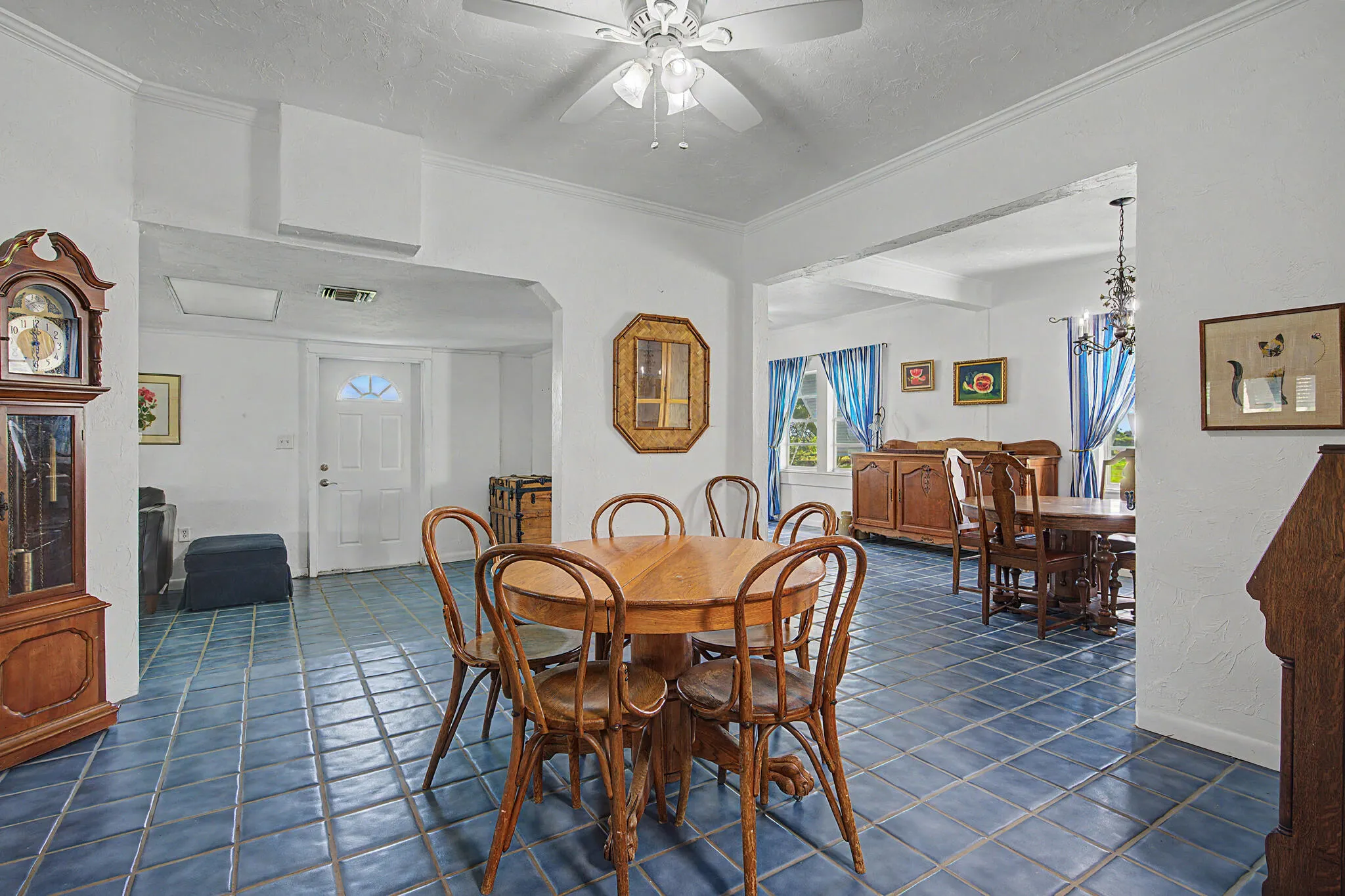 37 E CORKSCREW Boulevard
