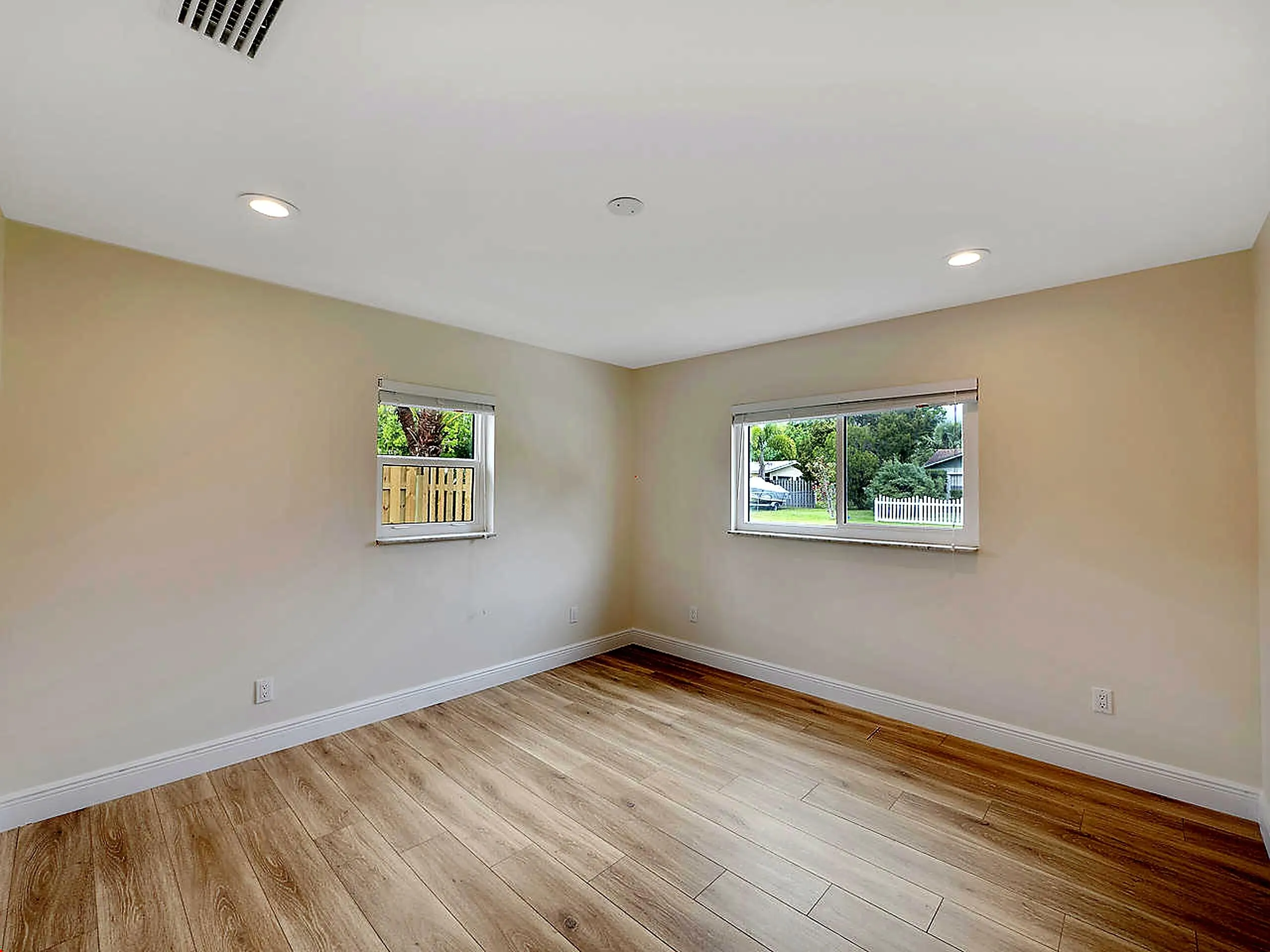 976 SW 37TH Street