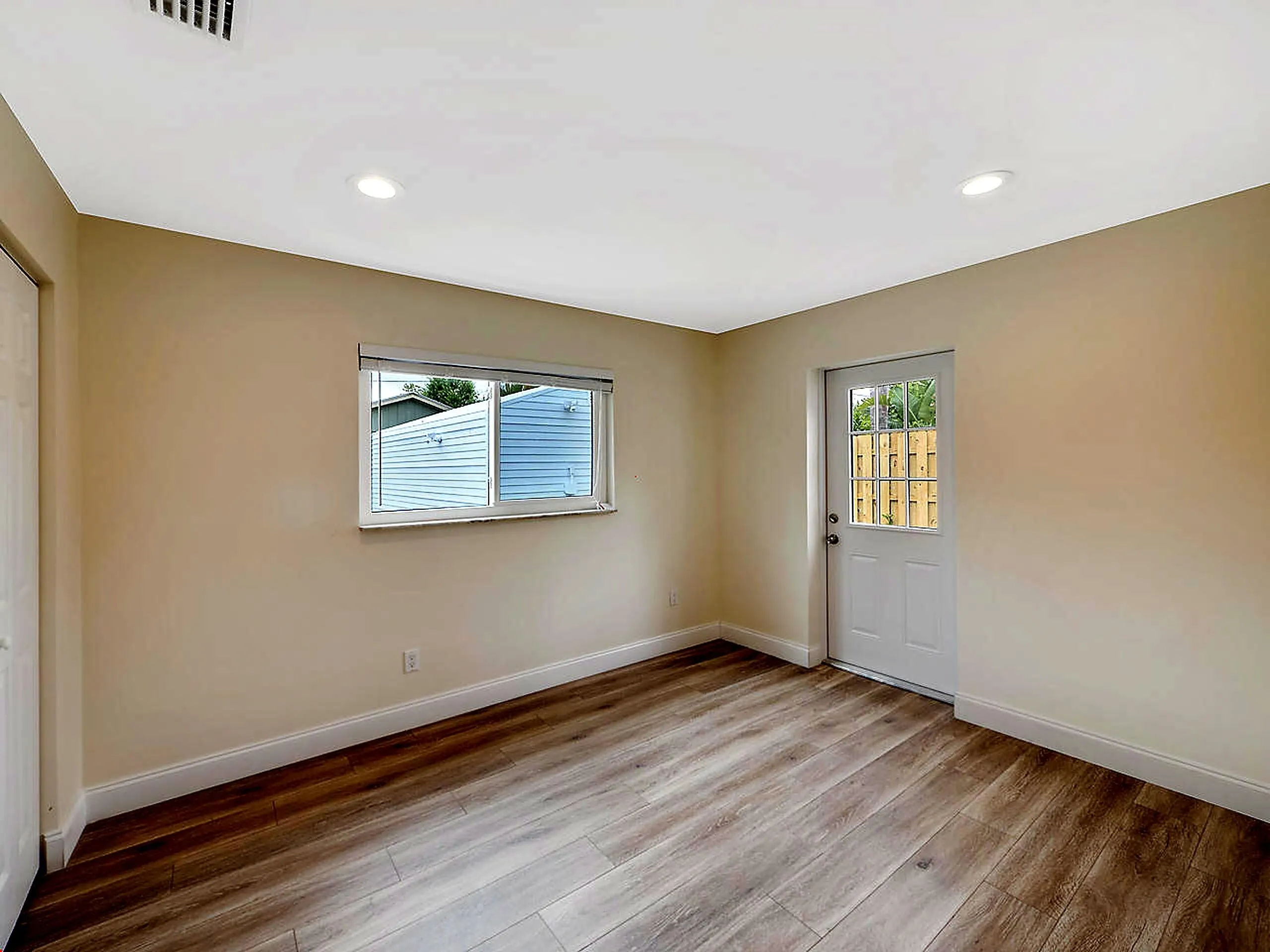 976 SW 37TH Street