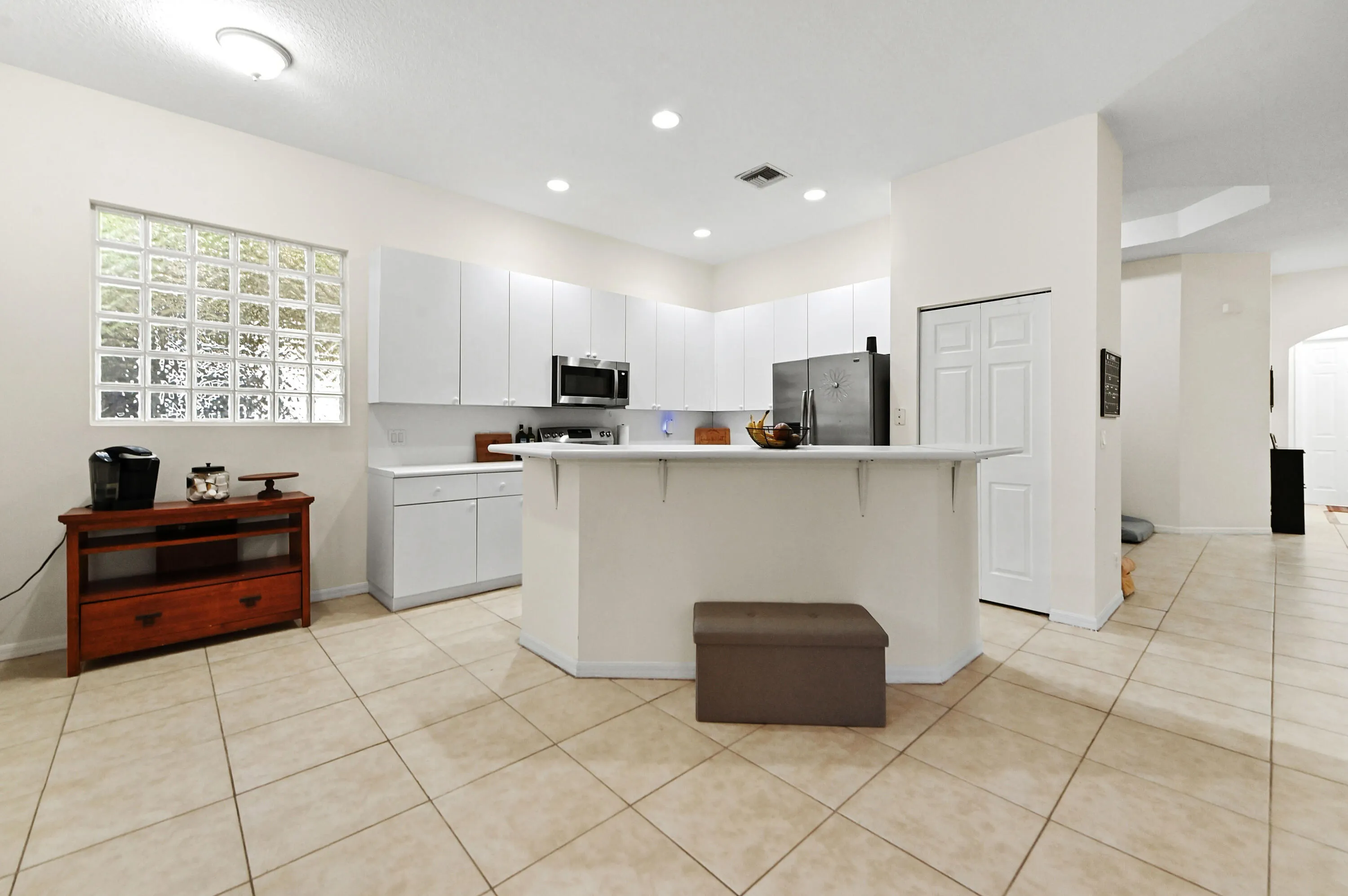 8829 S San Andros