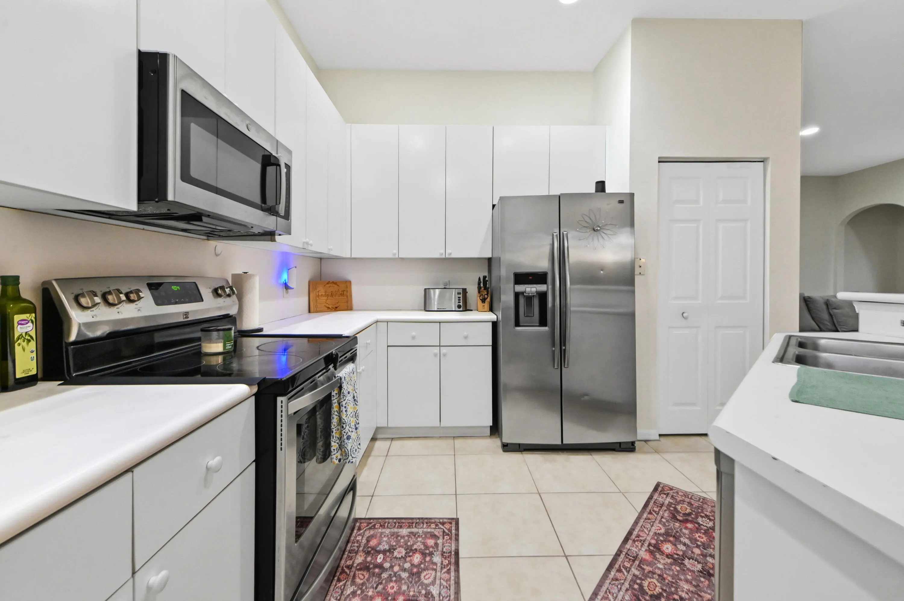 8829 S San Andros