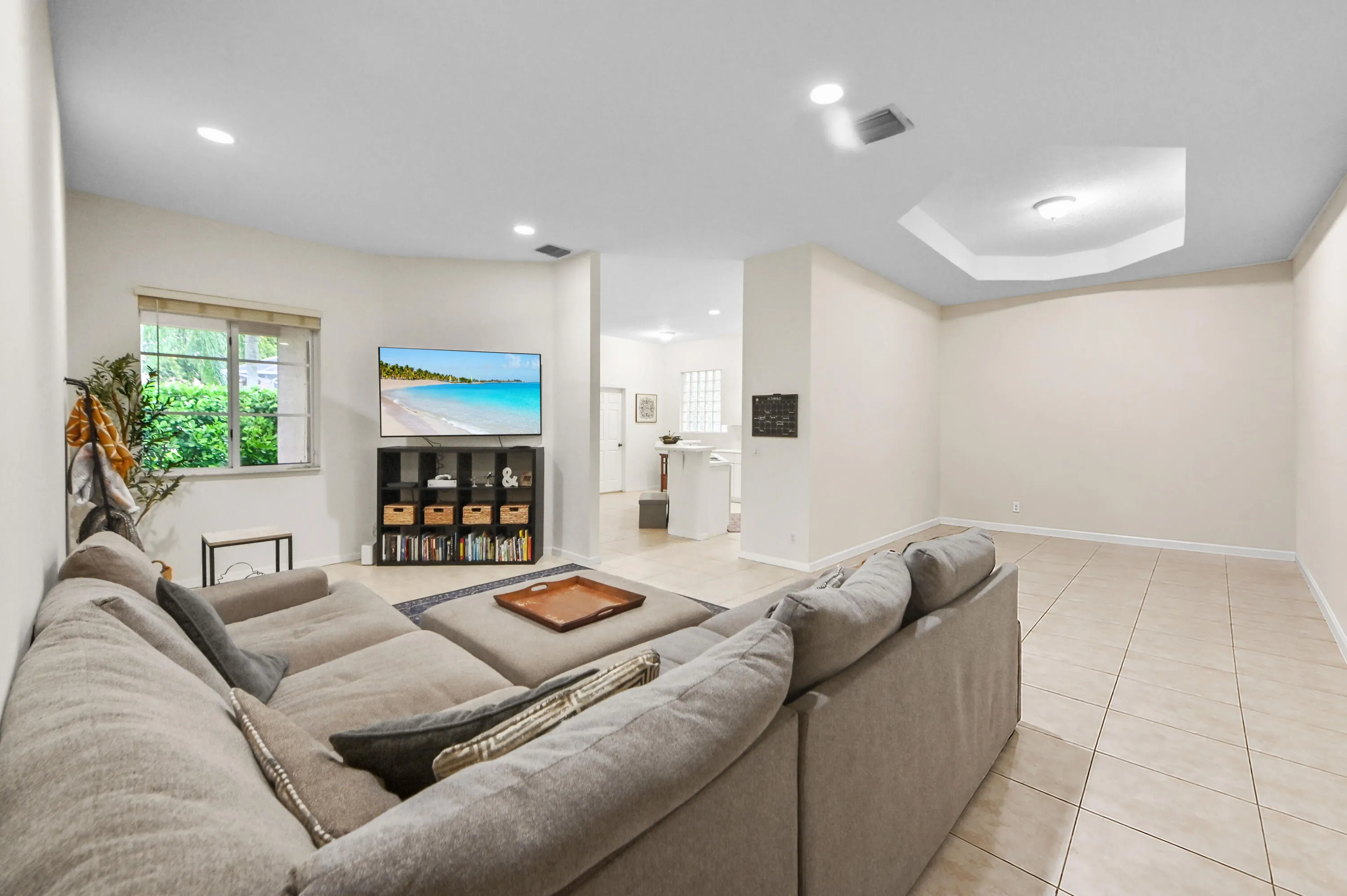 8829 S San Andros