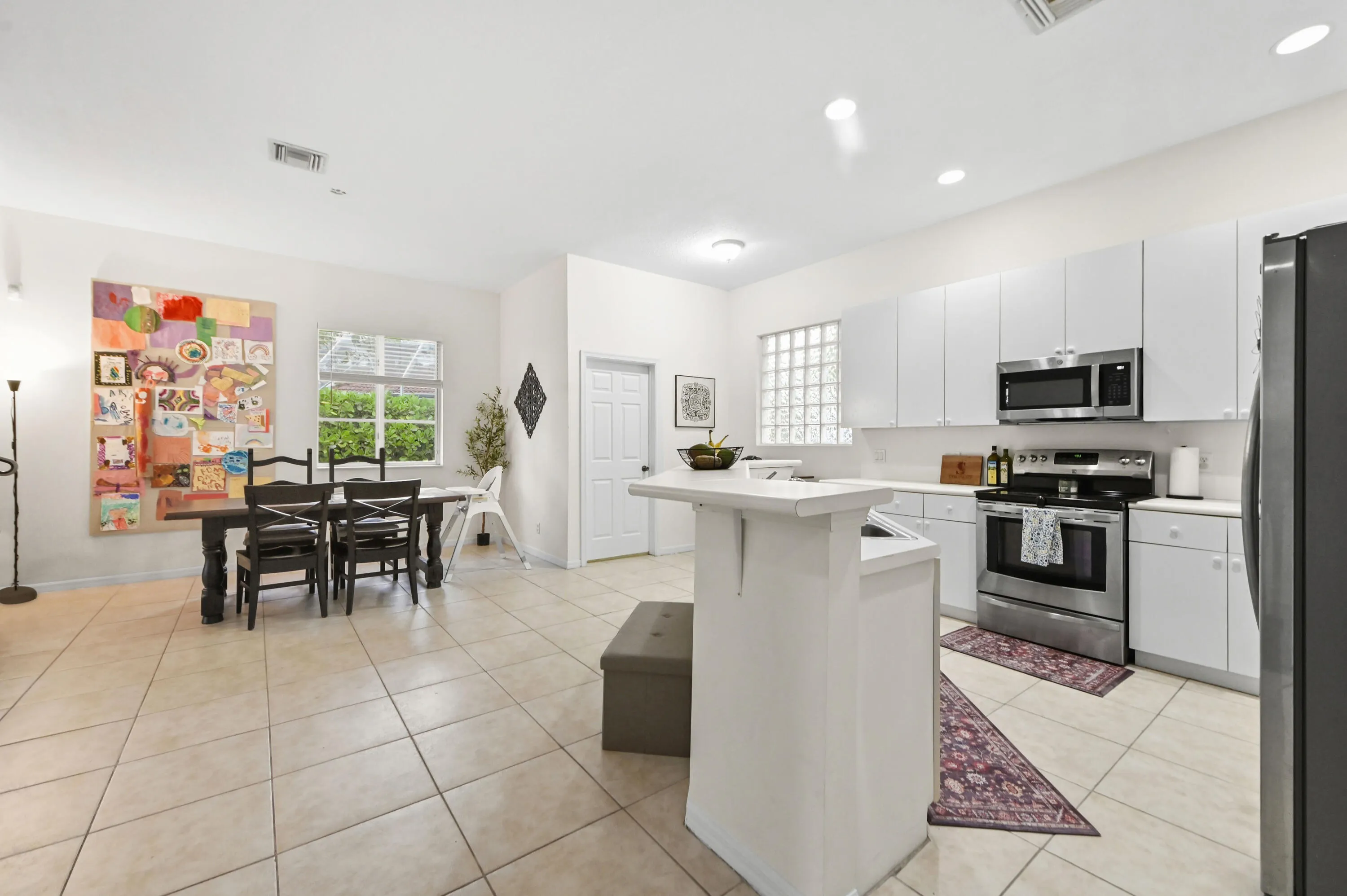 8829 S San Andros