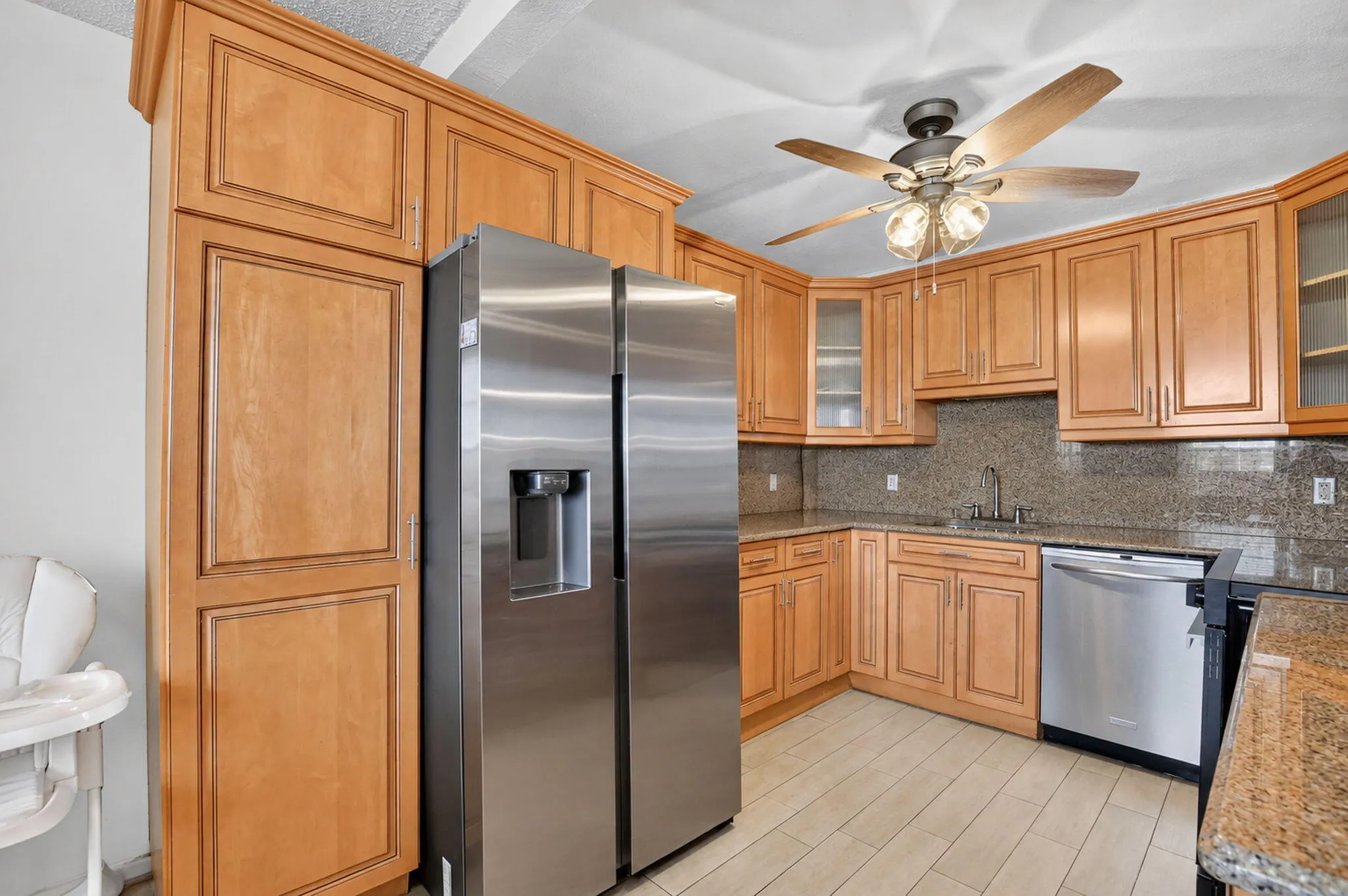 1055 Lyndhurst K