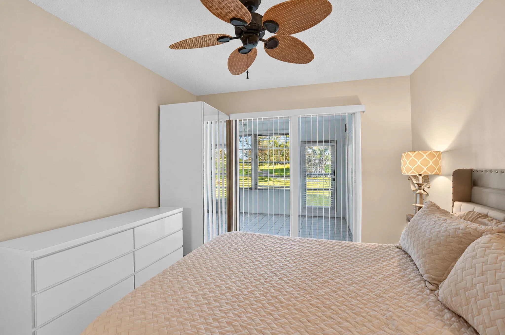 1055 Lyndhurst K