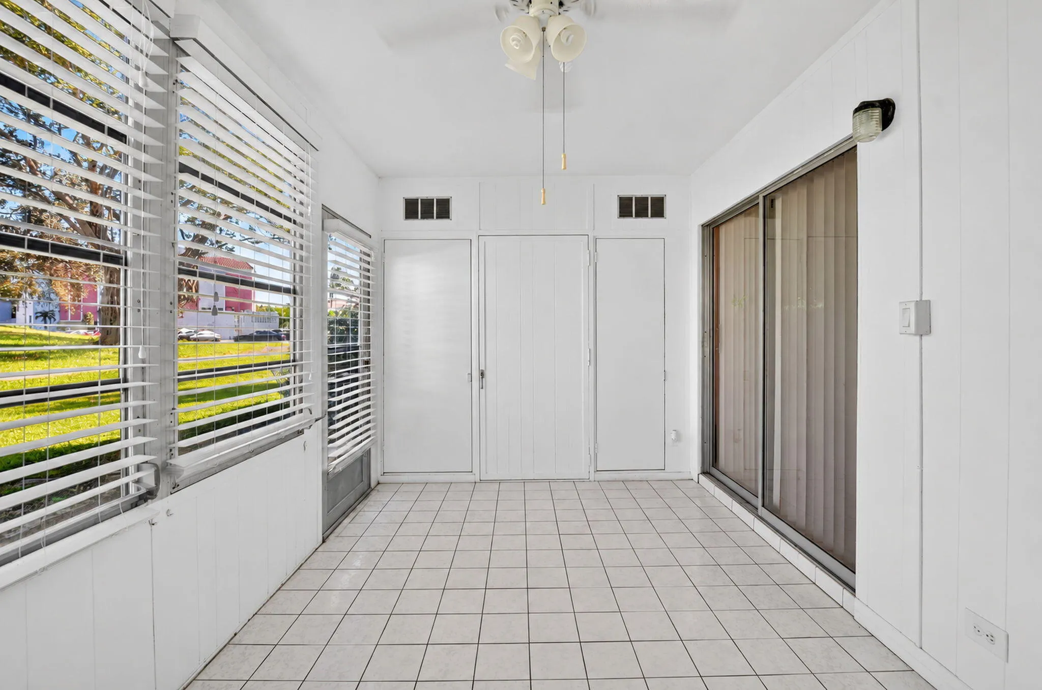 1055 Lyndhurst K