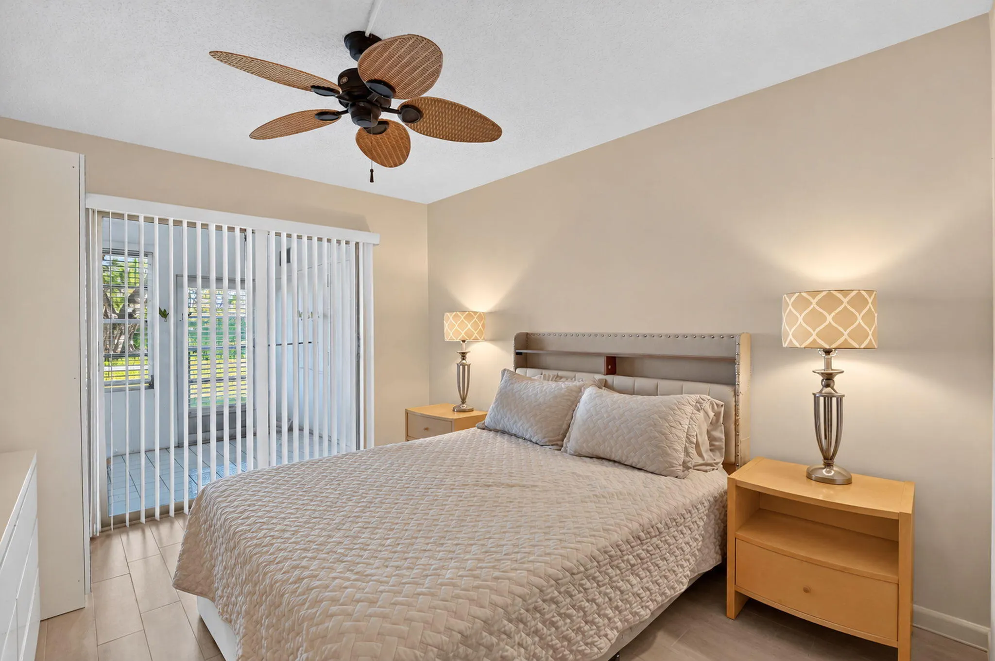 1055 Lyndhurst K