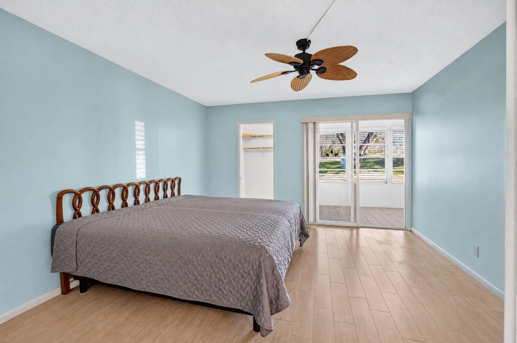 1055 Lyndhurst K