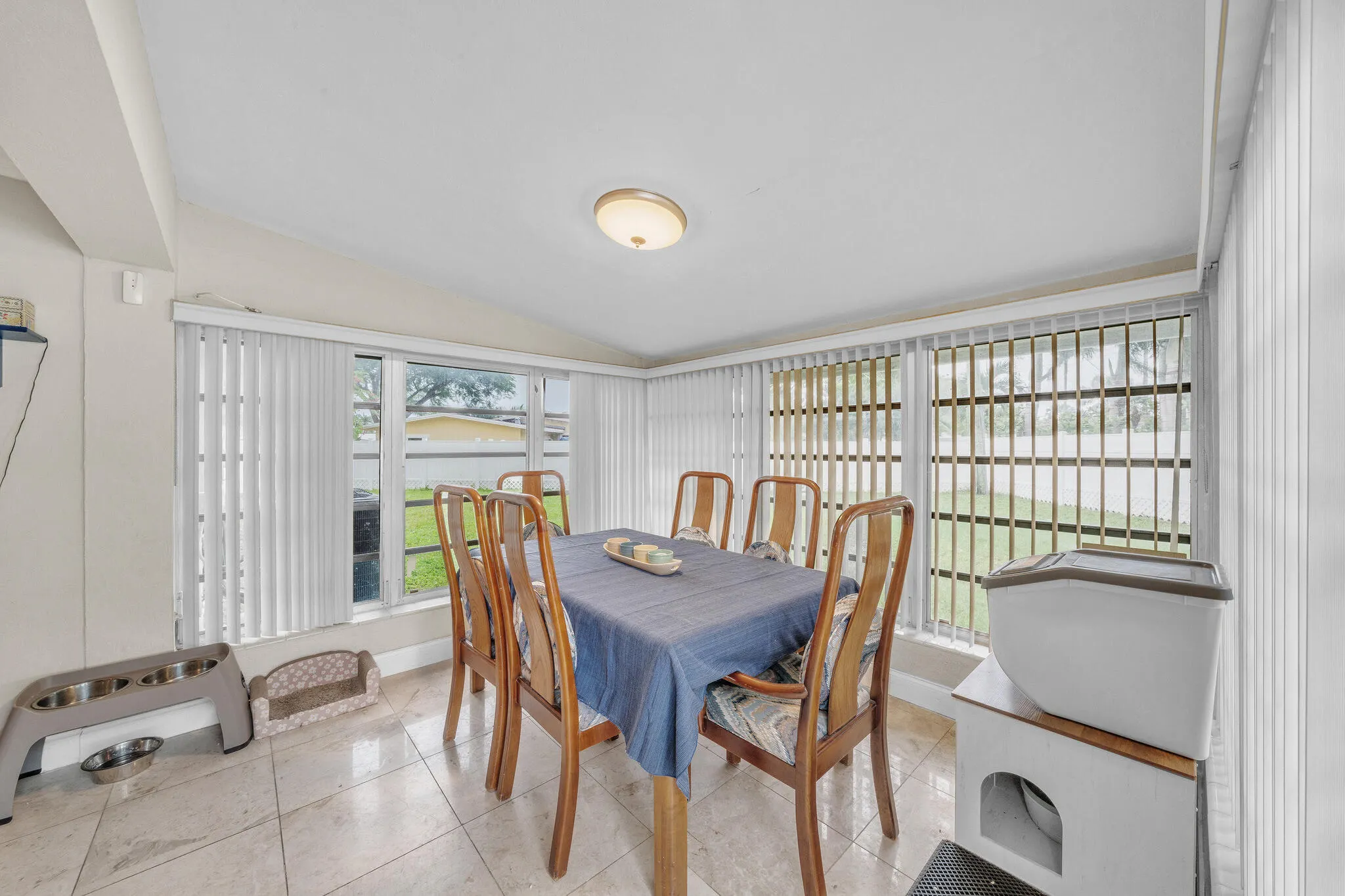 2600 NE 8TH Court
