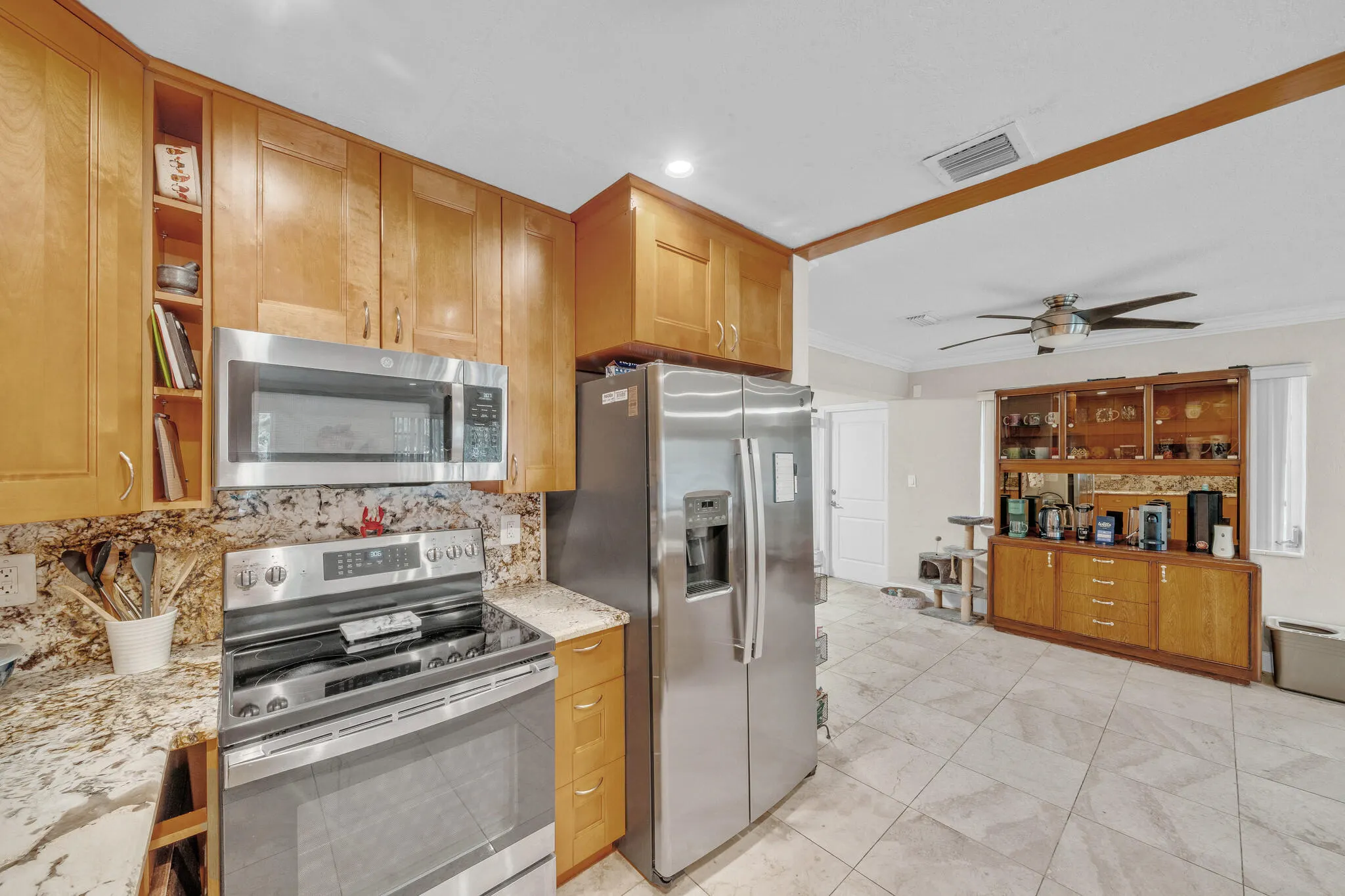 2600 NE 8TH Court