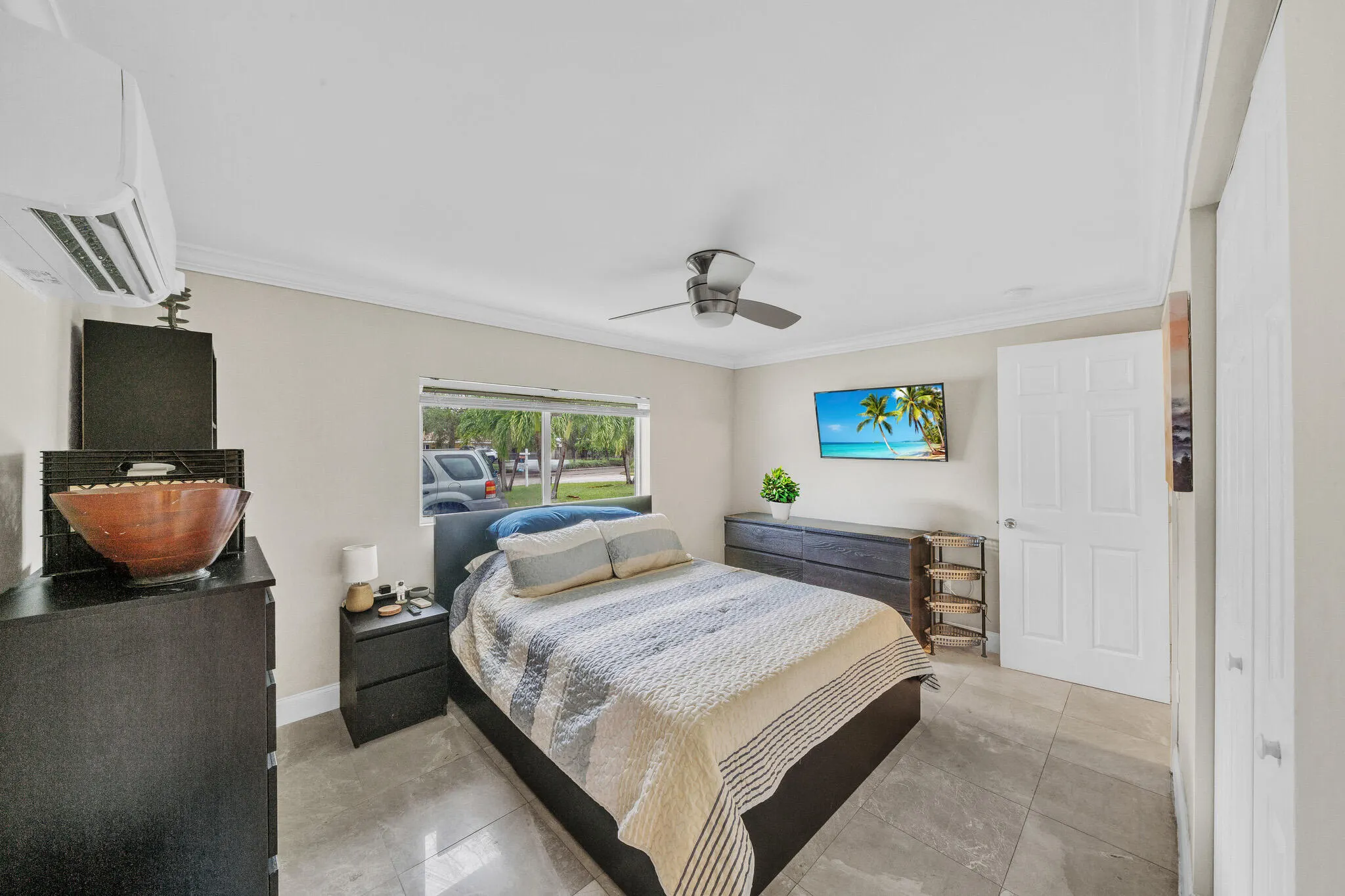 2600 NE 8TH Court