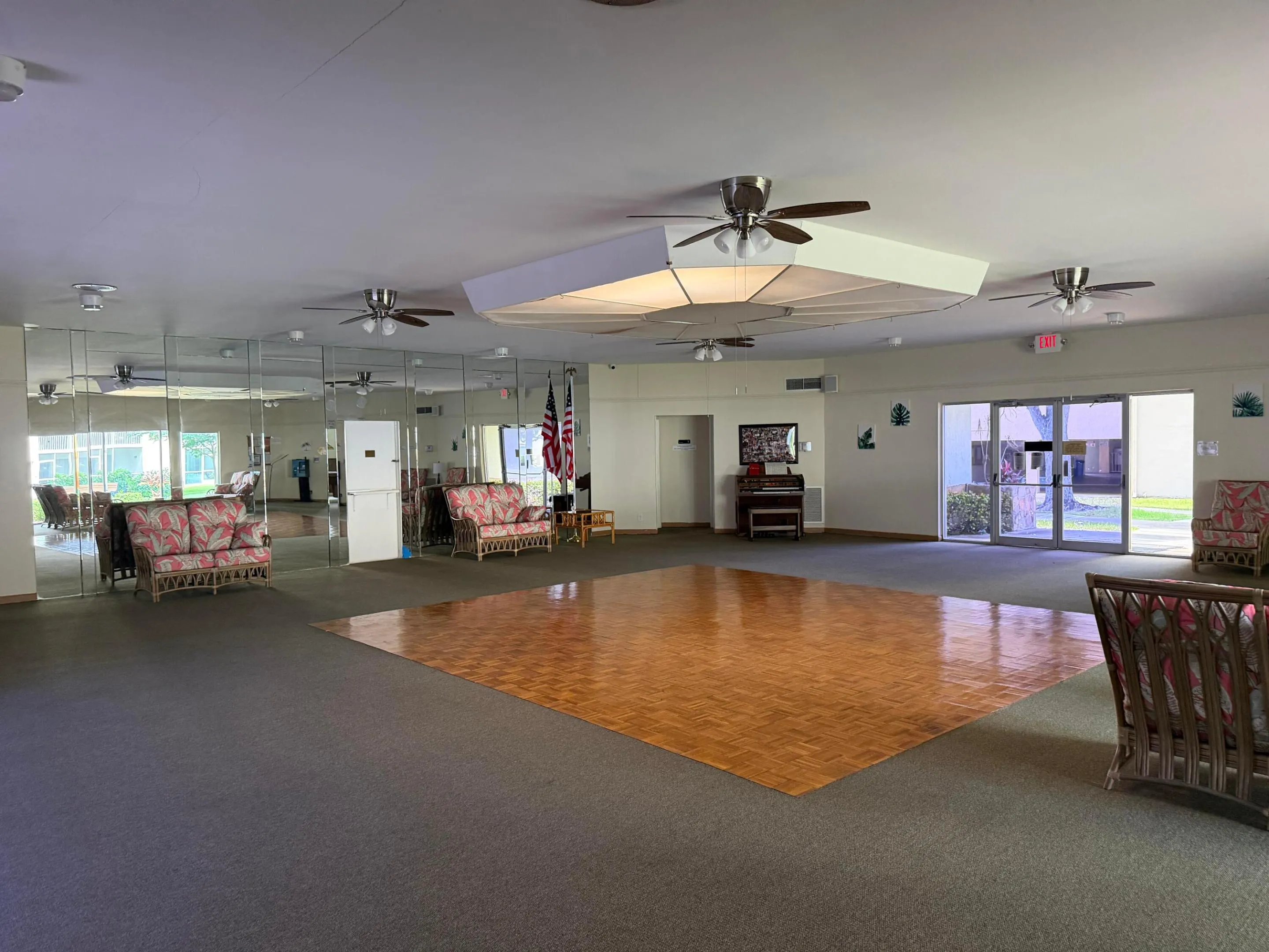 400 VILLAGE GREEN Circle W #205