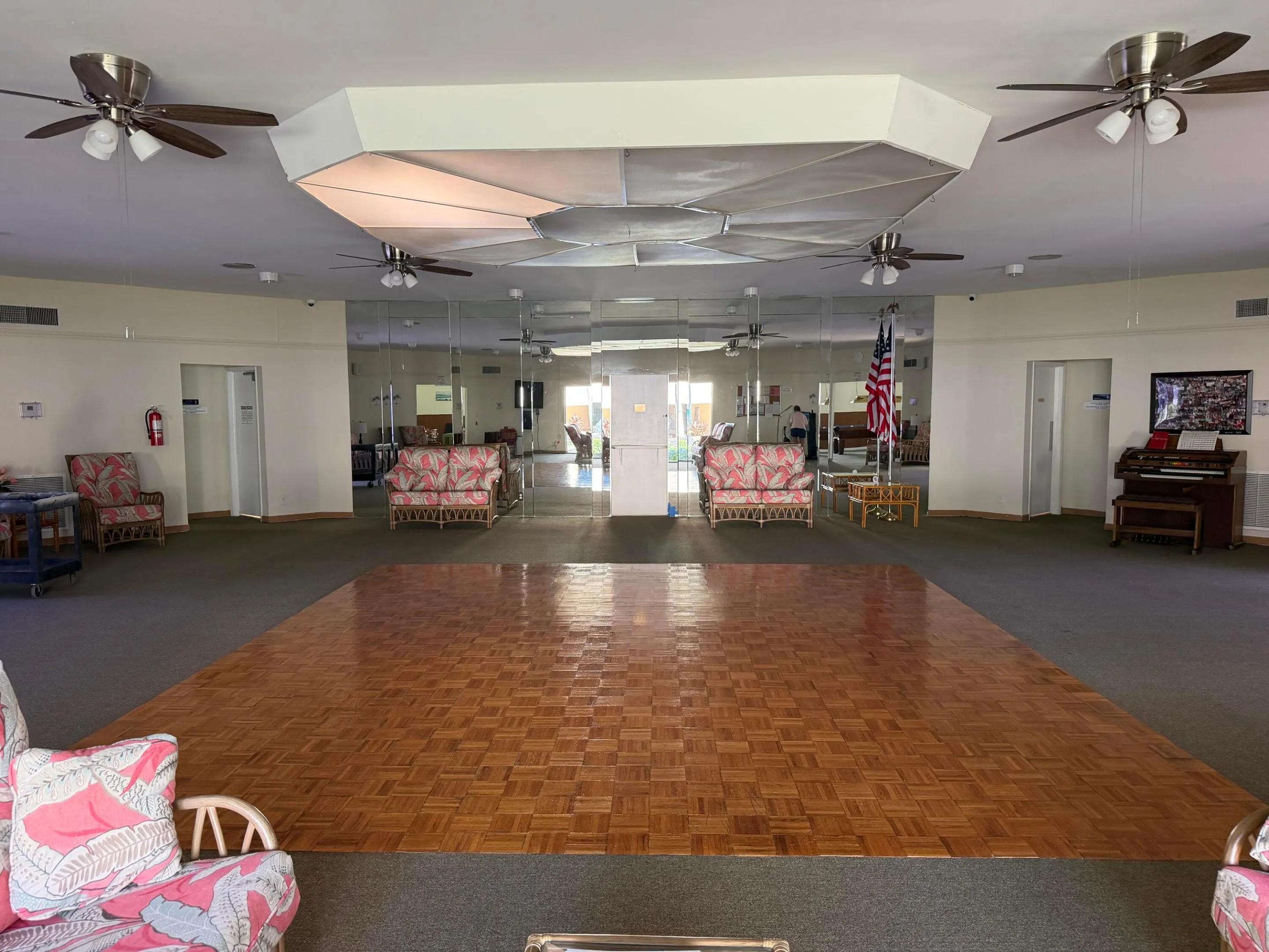 400 VILLAGE GREEN Circle W #205