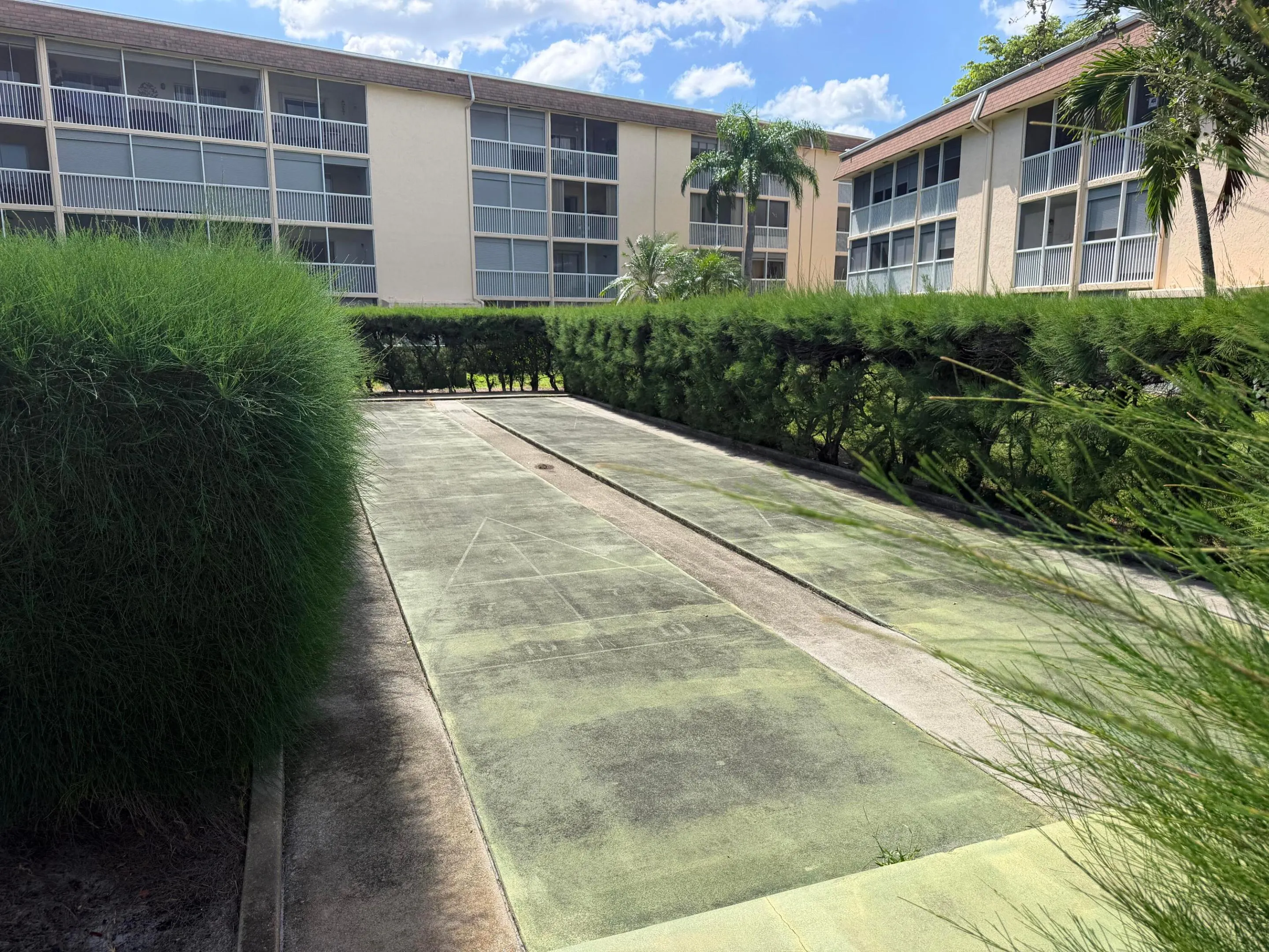 400 VILLAGE GREEN Circle W #205