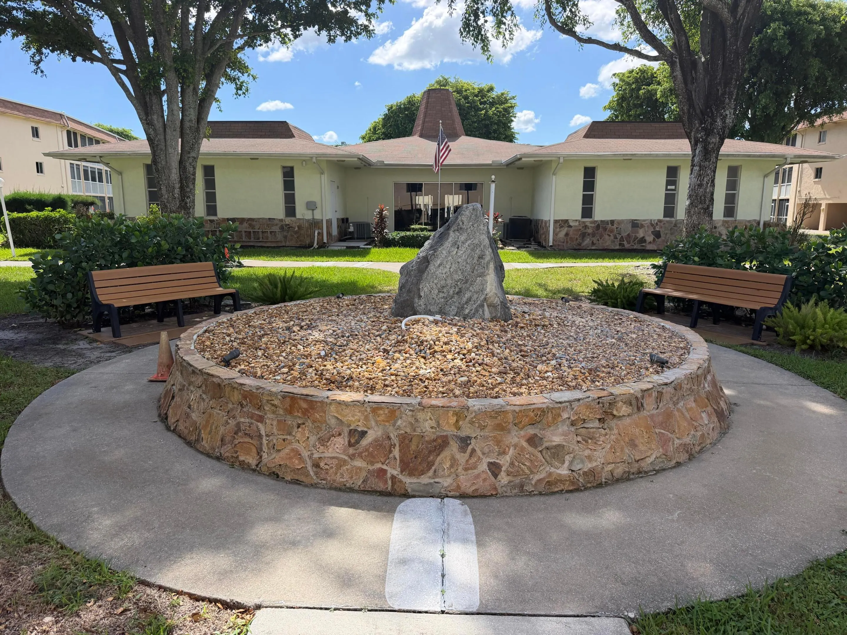 400 VILLAGE GREEN Circle W #205