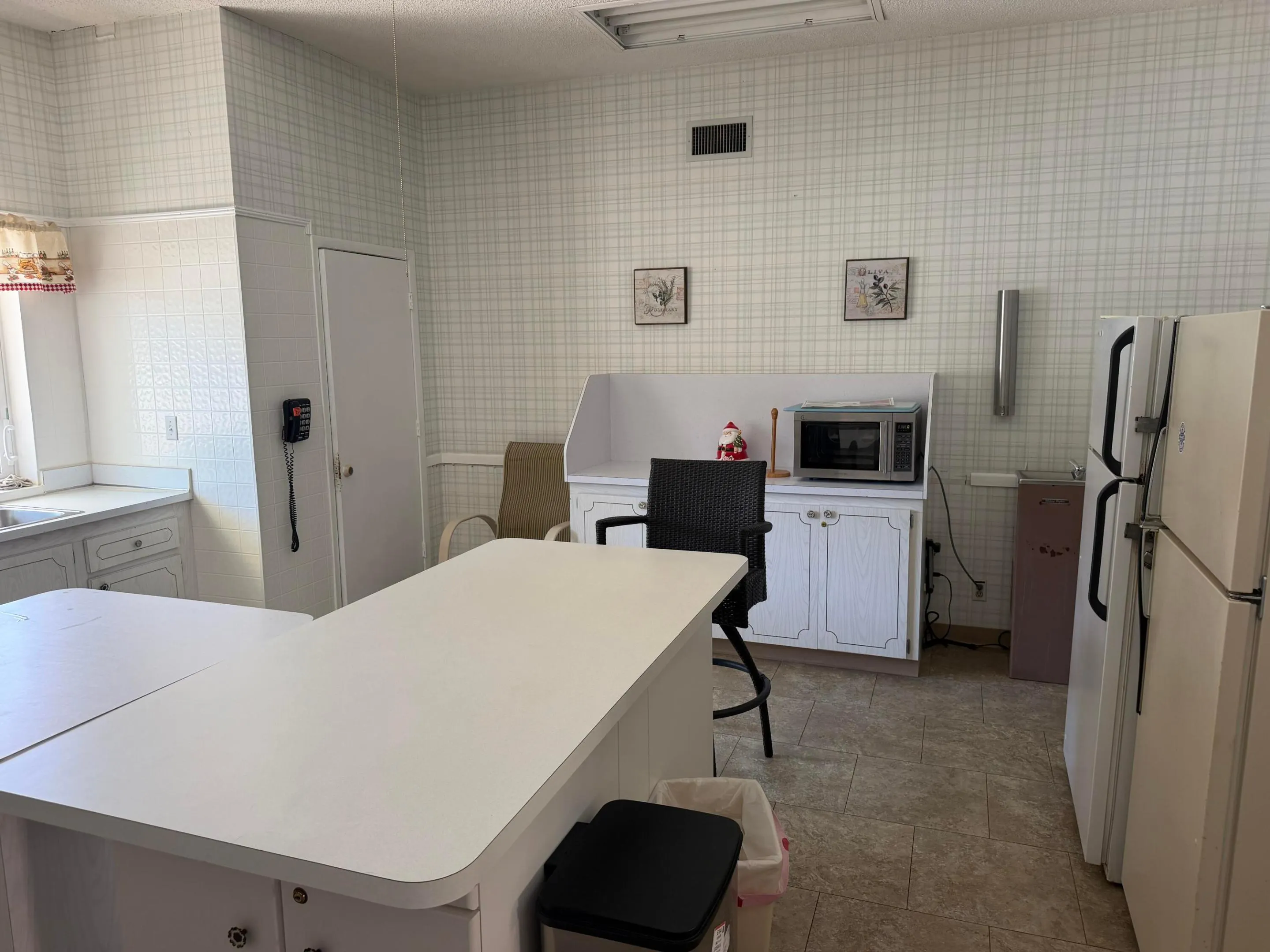 400 VILLAGE GREEN Circle W #205