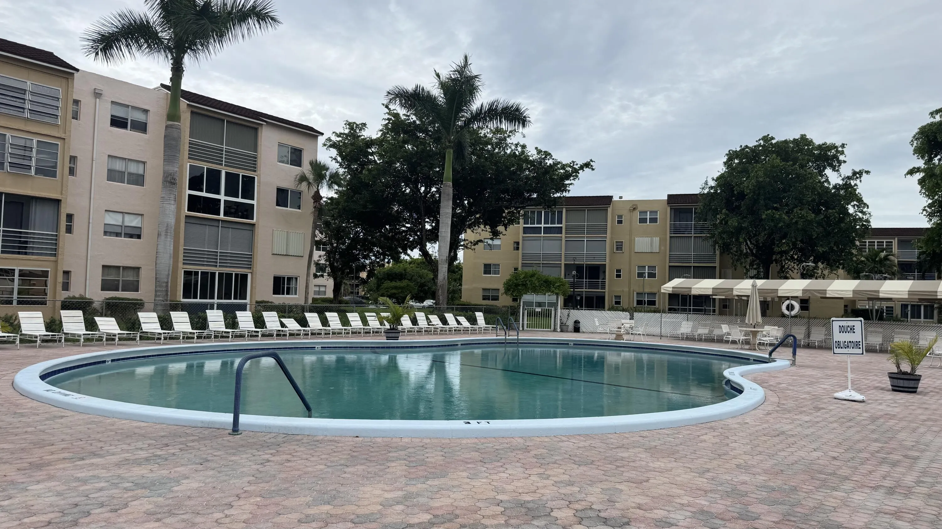 2841 SOMERSET Drive #112