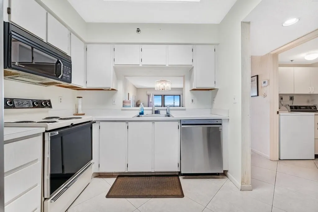 7260 KINGHURST Drive #502