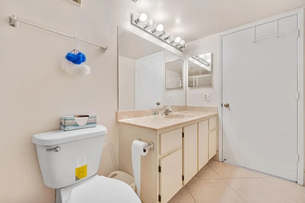 7260 KINGHURST Drive #502