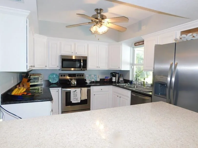 1150 EMERALD Lane