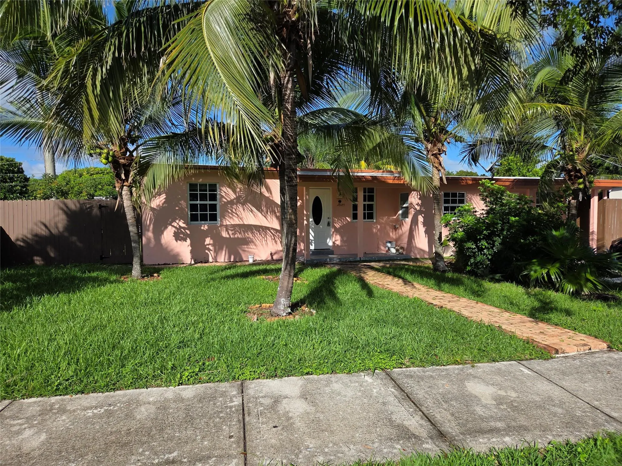 5241 NE 15TH Terrace