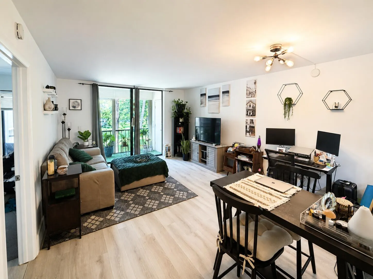 5160 LAS VERDES Circle #204