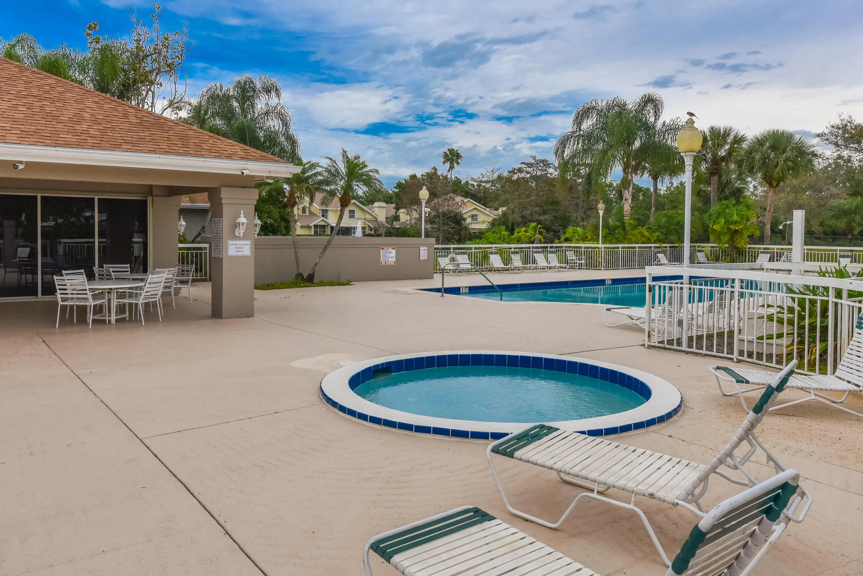 3233 SW SUNSET TRACE Circle