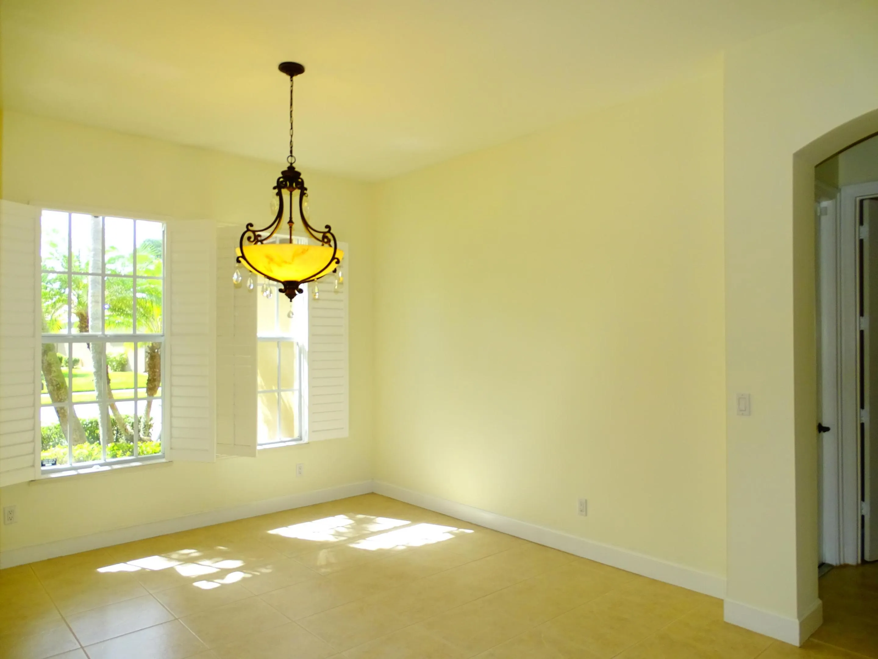 854 SW SAINT TROPEZ Court