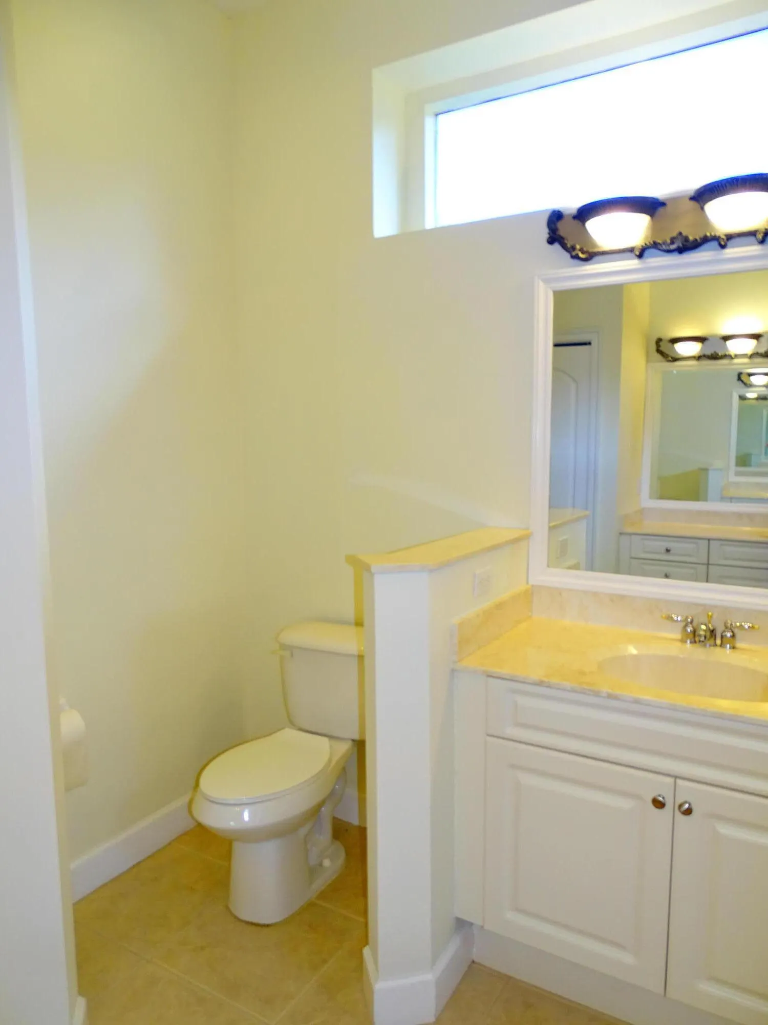 854 SW SAINT TROPEZ Court