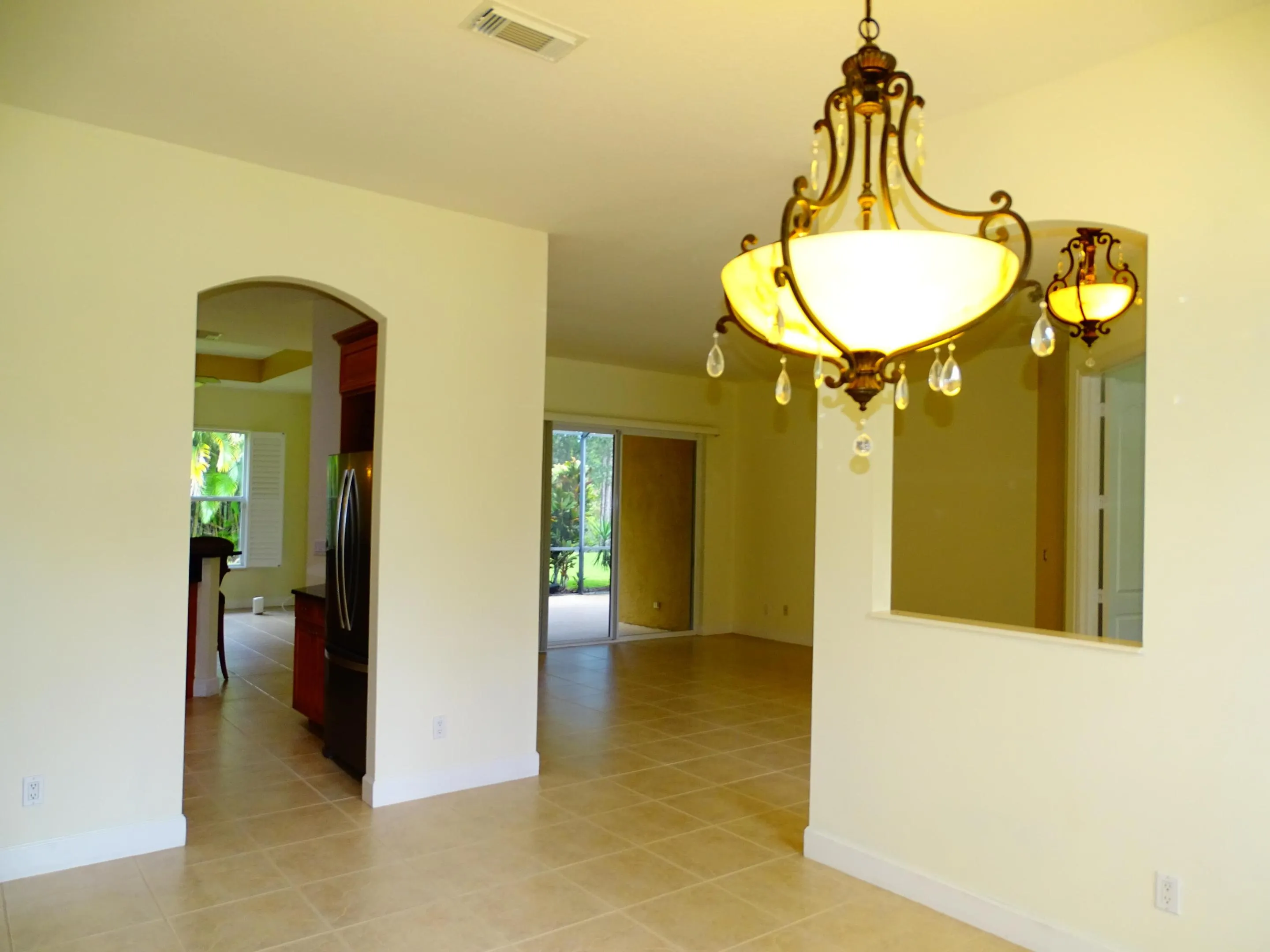 854 SW SAINT TROPEZ Court