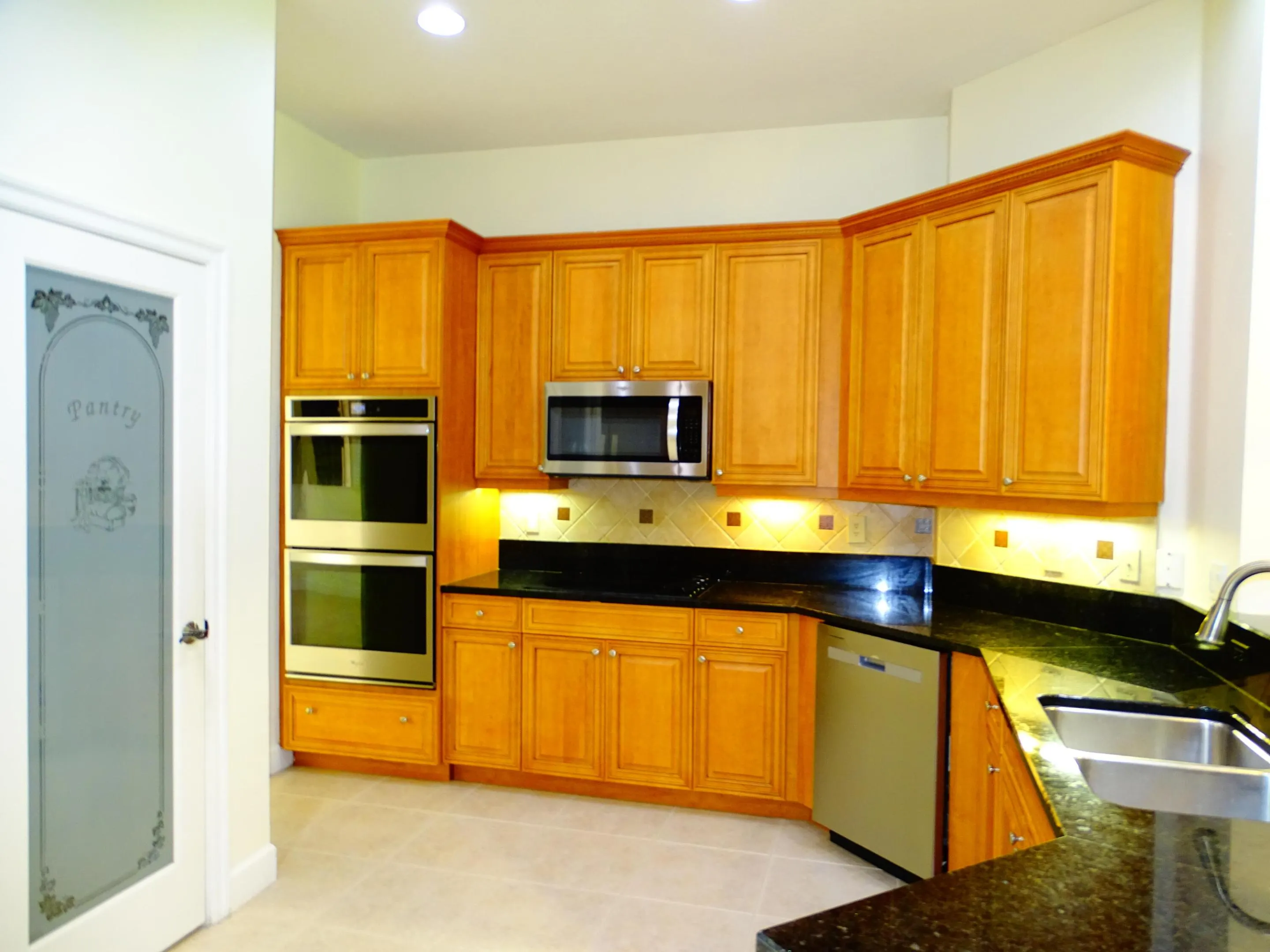 854 SW SAINT TROPEZ Court