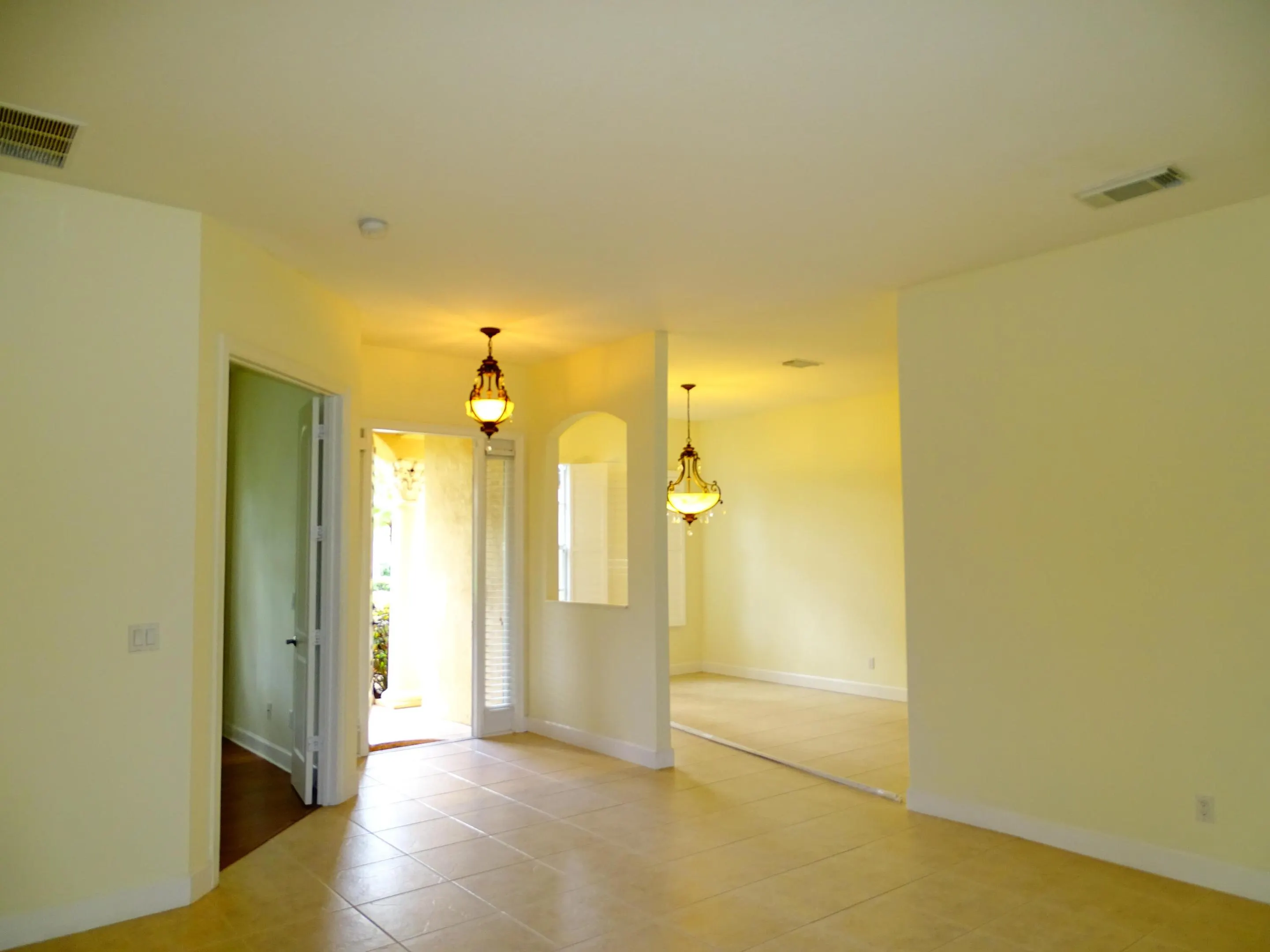 854 SW SAINT TROPEZ Court