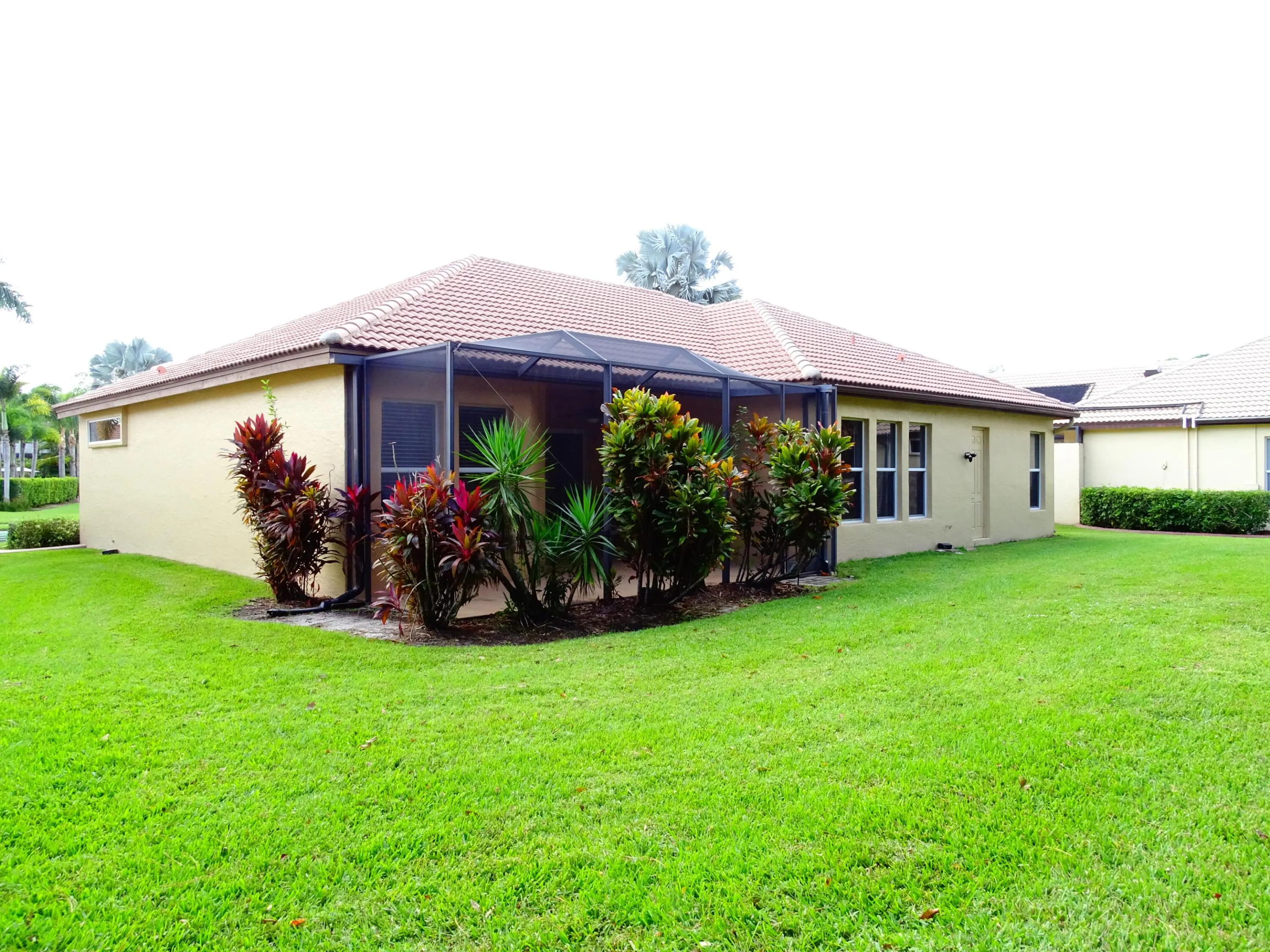 854 SW SAINT TROPEZ Court