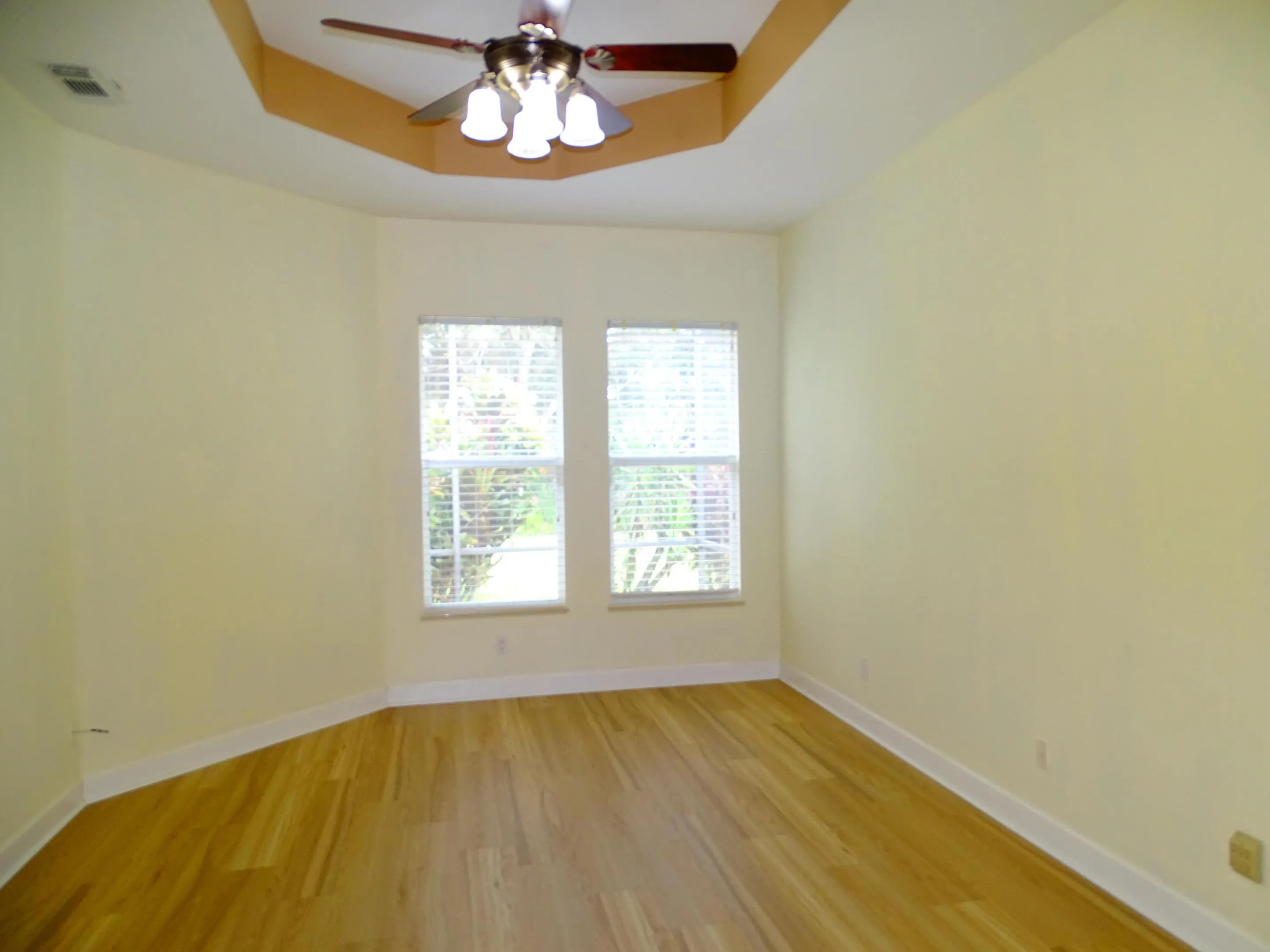 854 SW SAINT TROPEZ Court