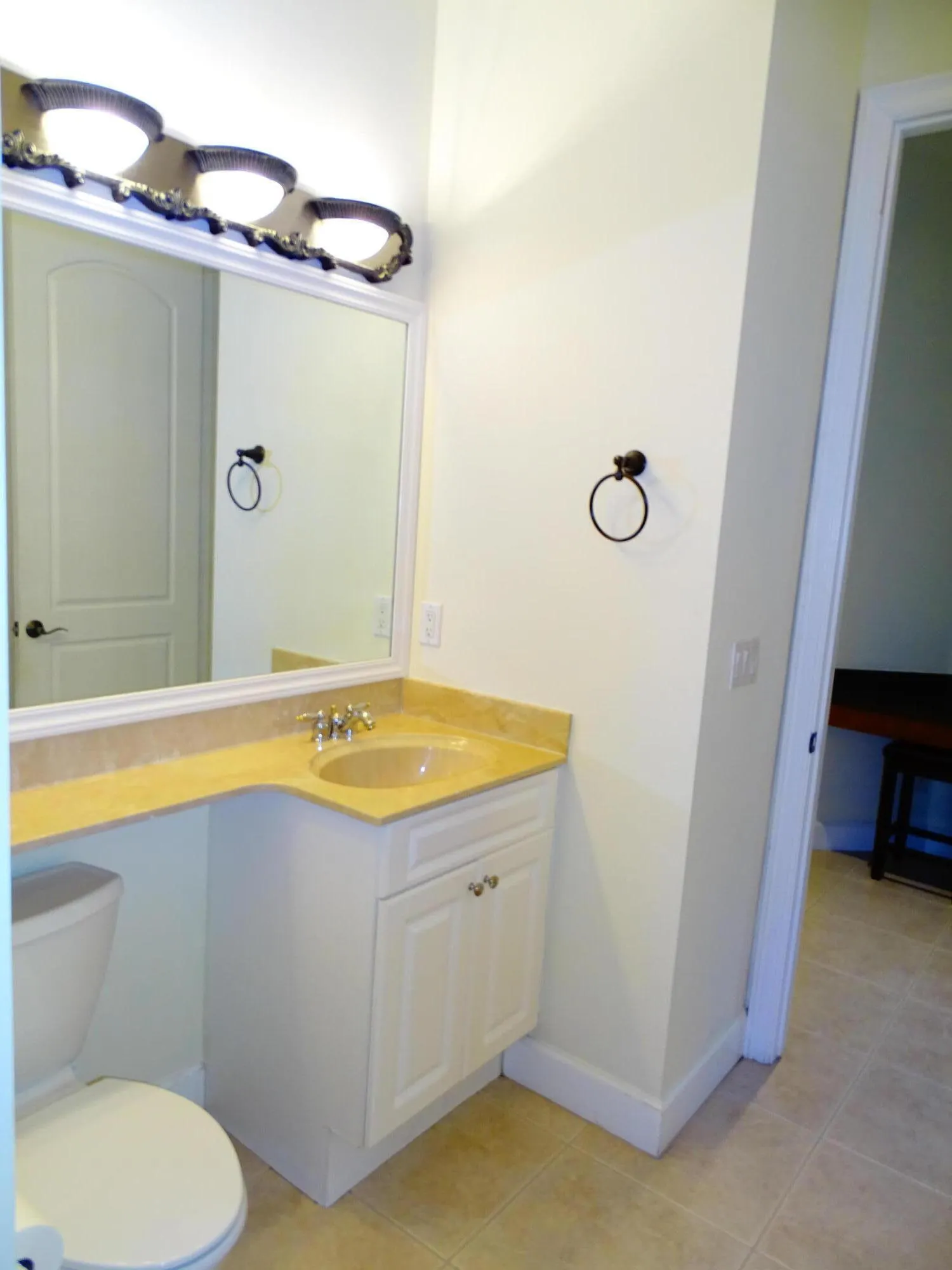 854 SW SAINT TROPEZ Court