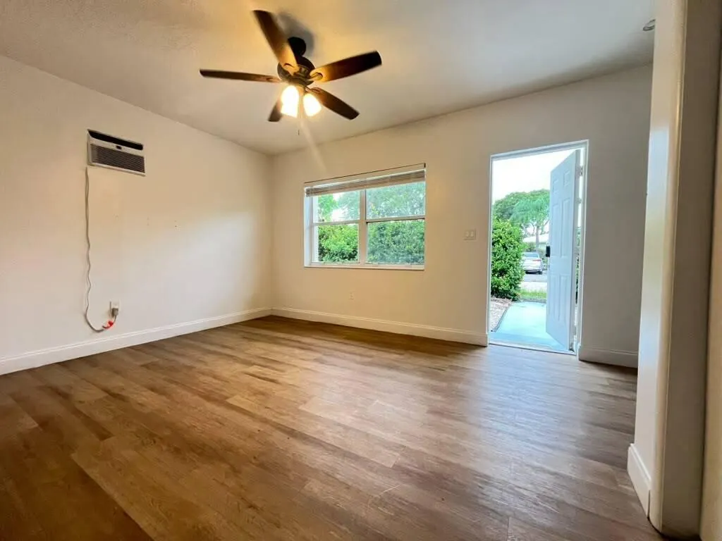 1302 S FEDERAL Highway #1