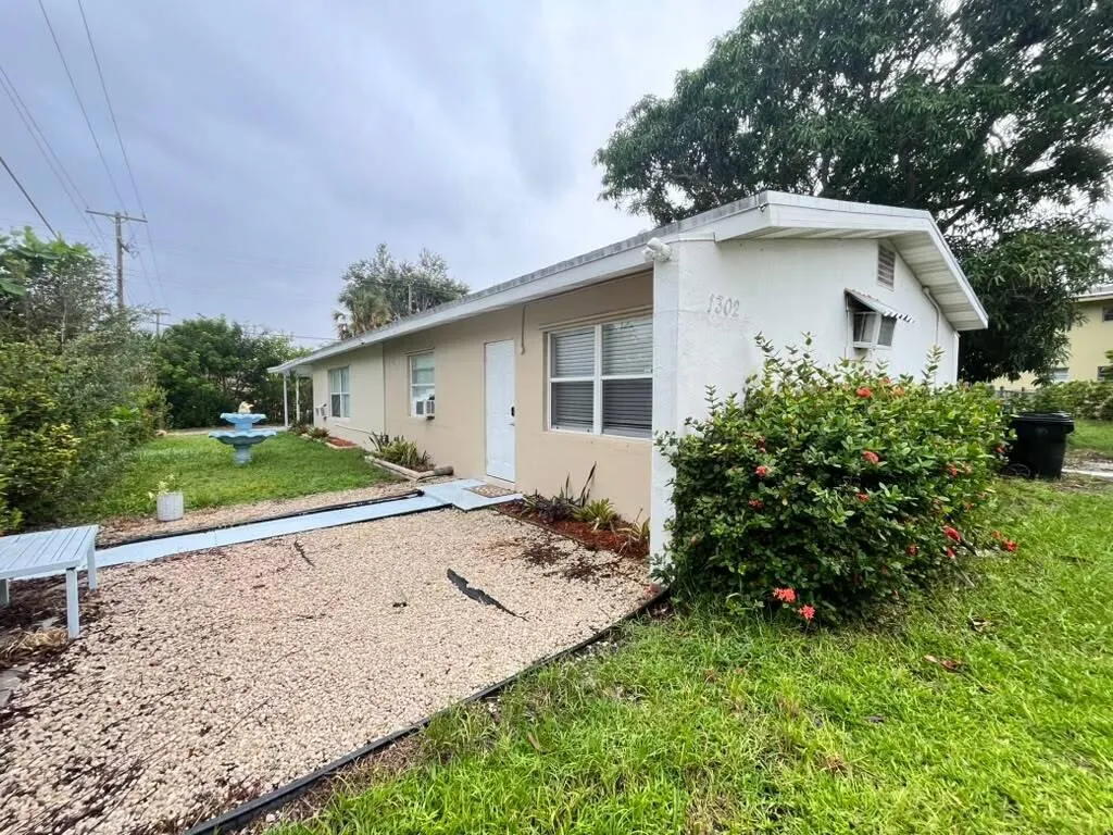 1302 S FEDERAL Highway #1