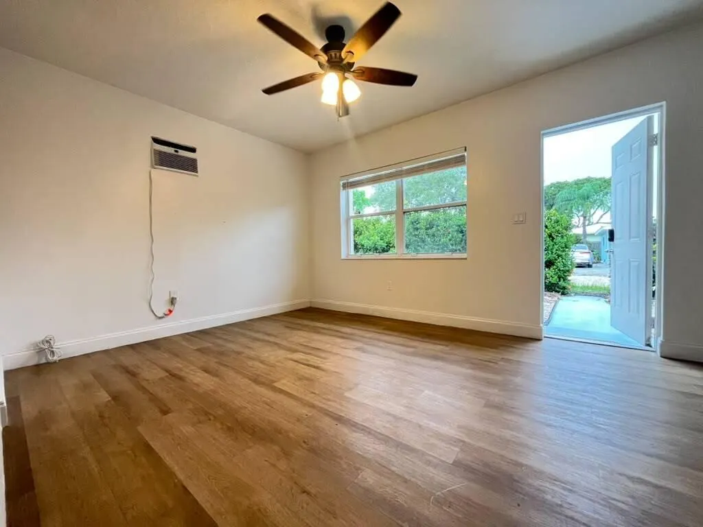 1302 S FEDERAL Highway #1