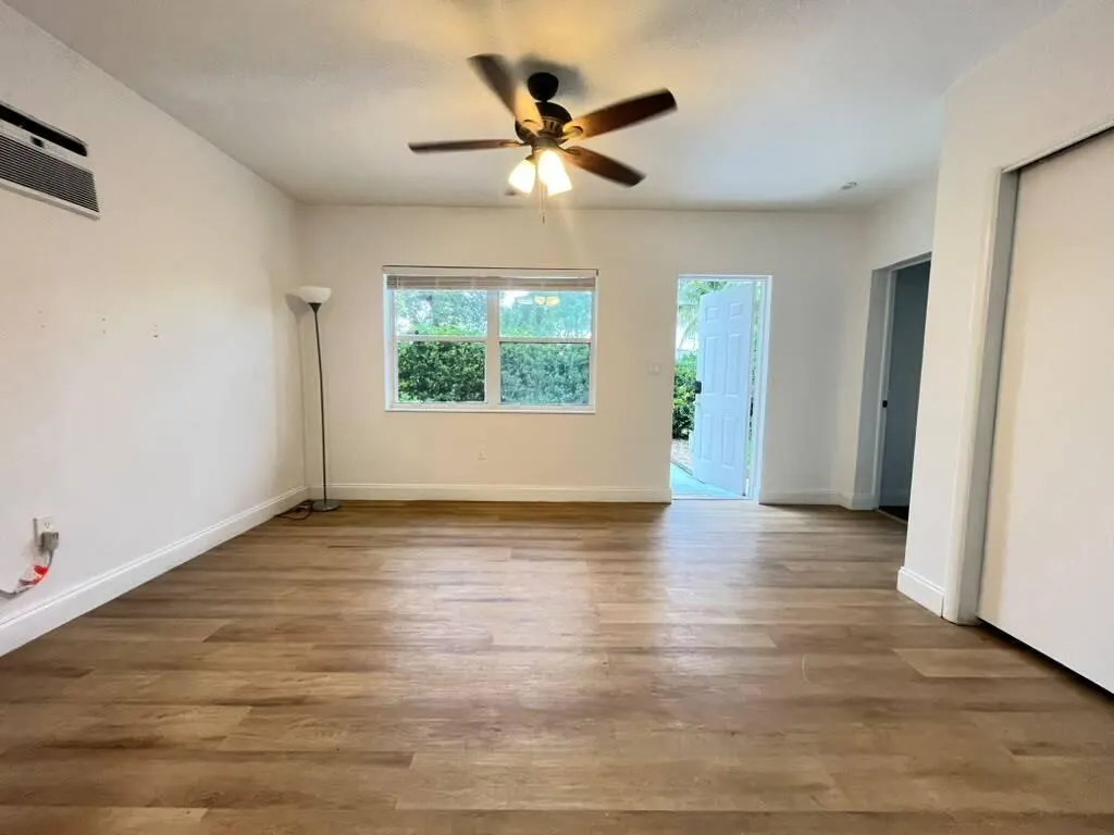 1302 S FEDERAL Highway #1