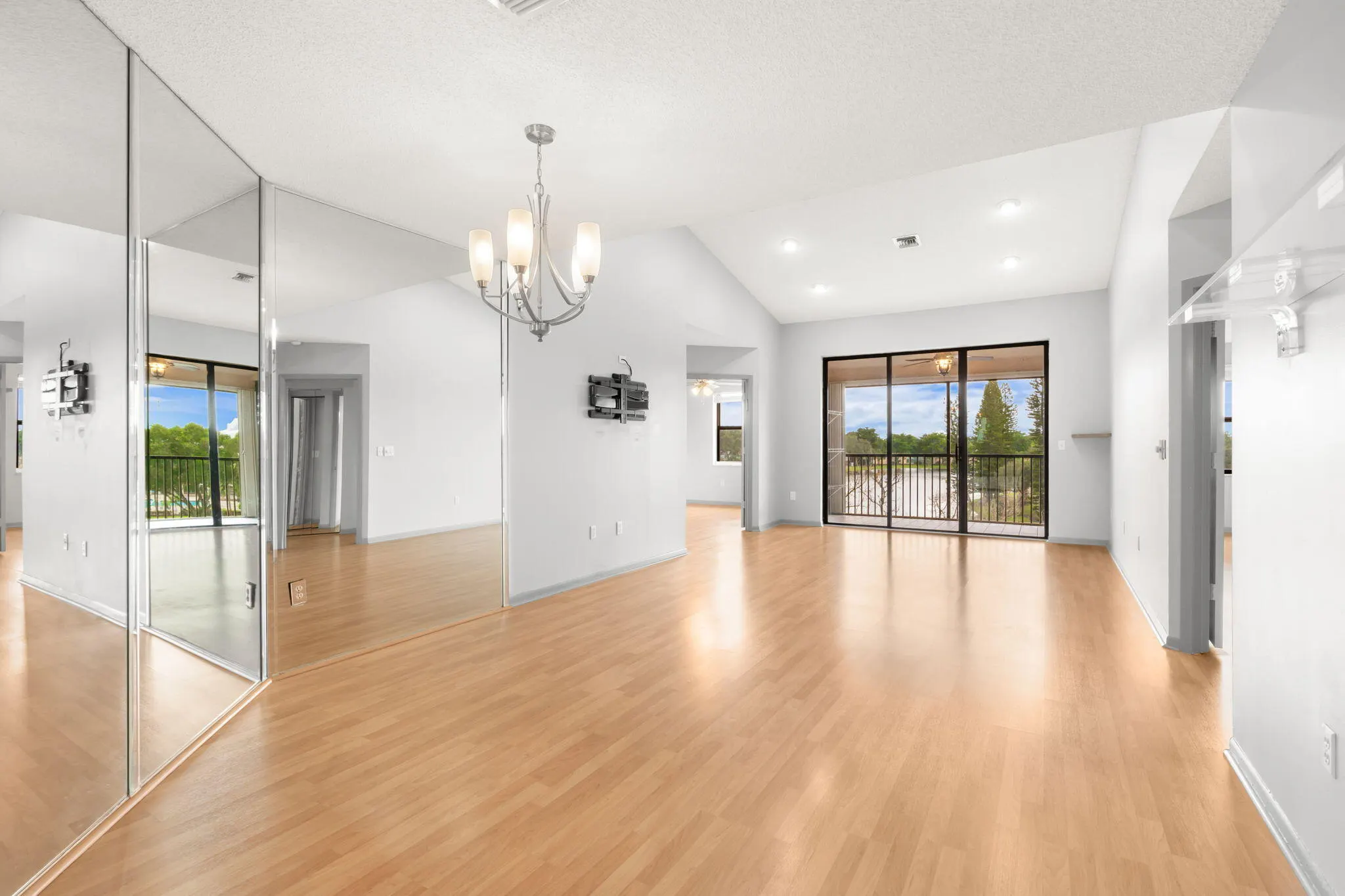 4400 NW 30TH Street #424