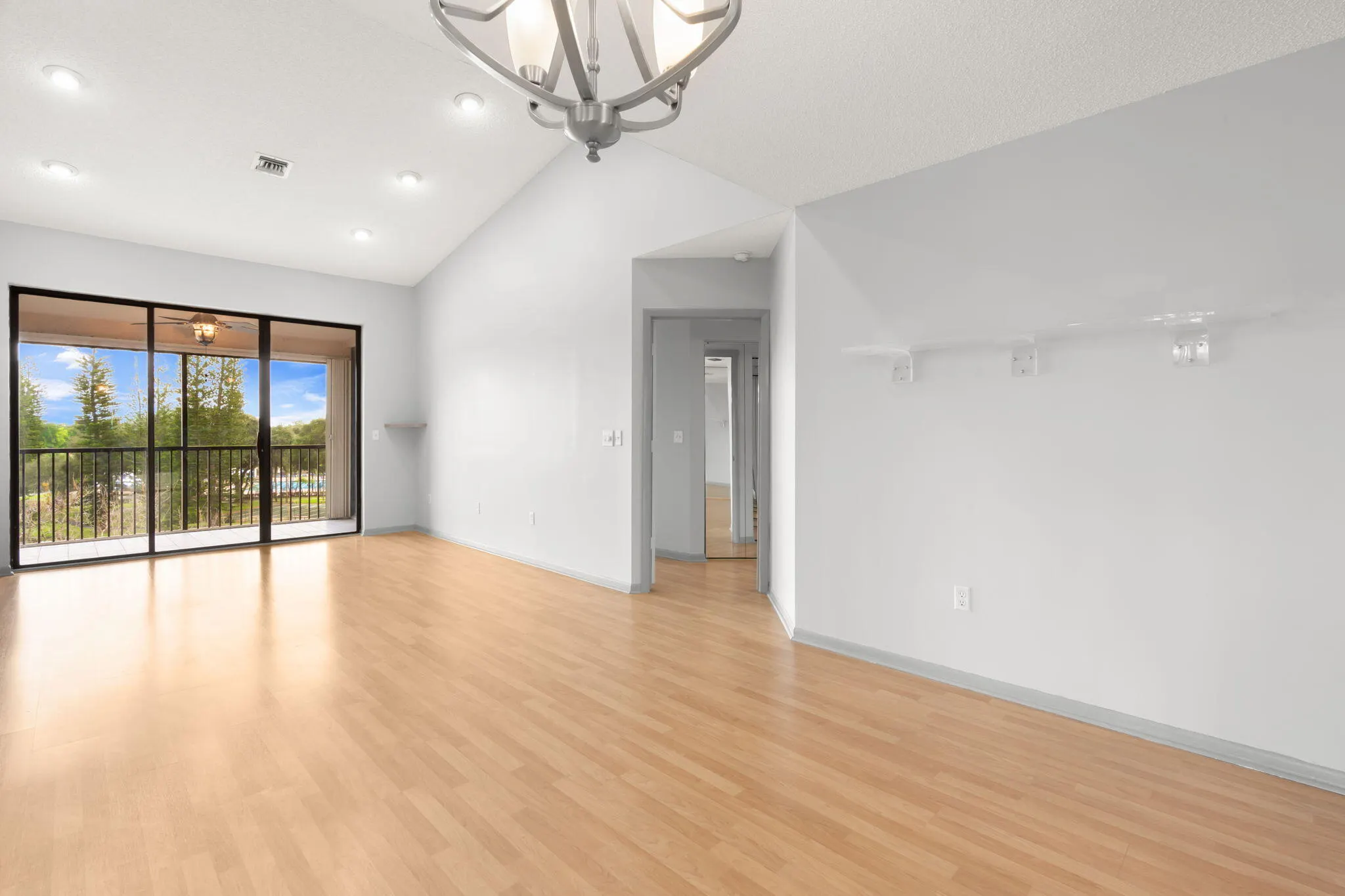 4400 NW 30TH Street #424