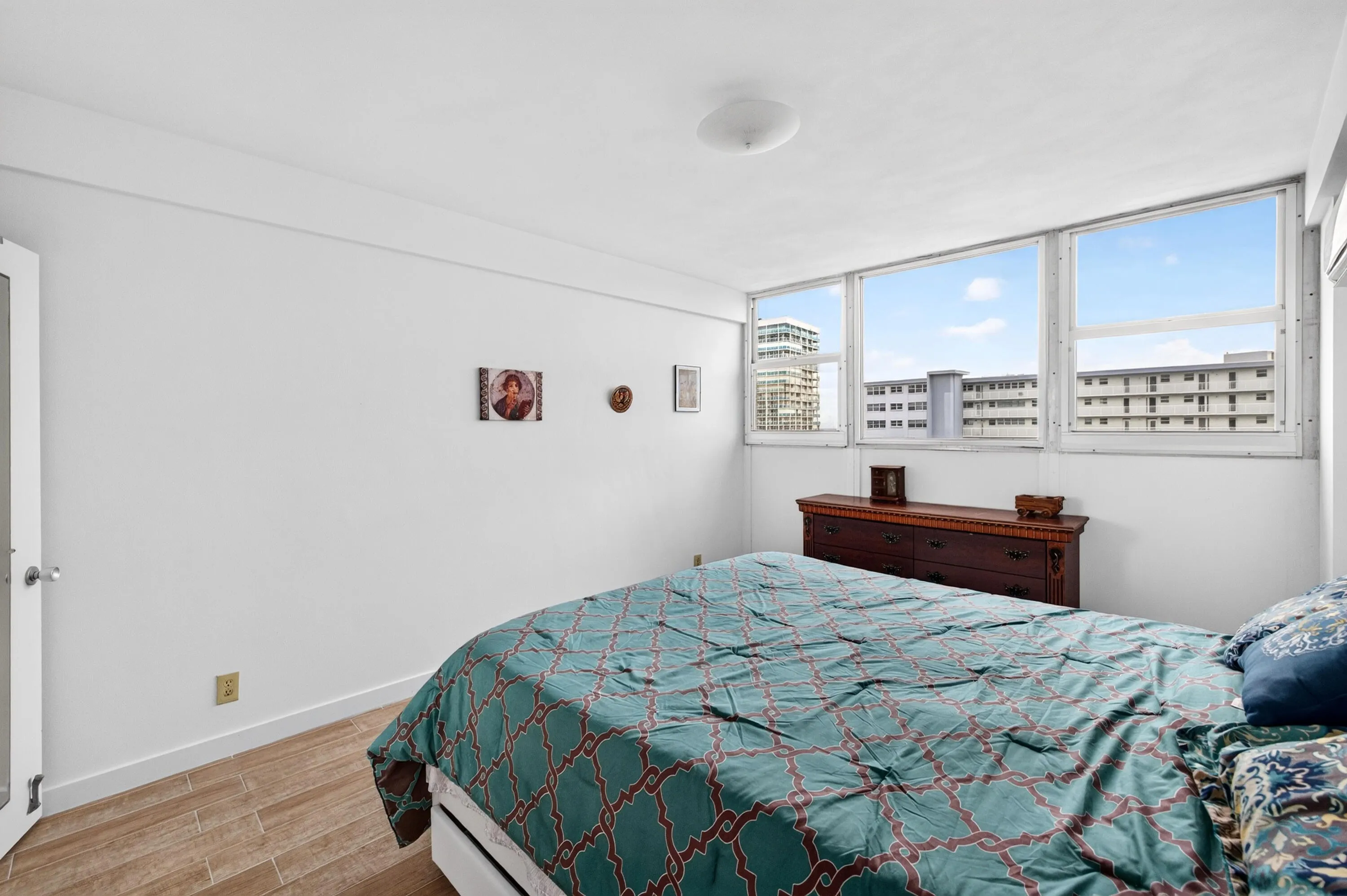 1900 S OCEAN Drive #1503