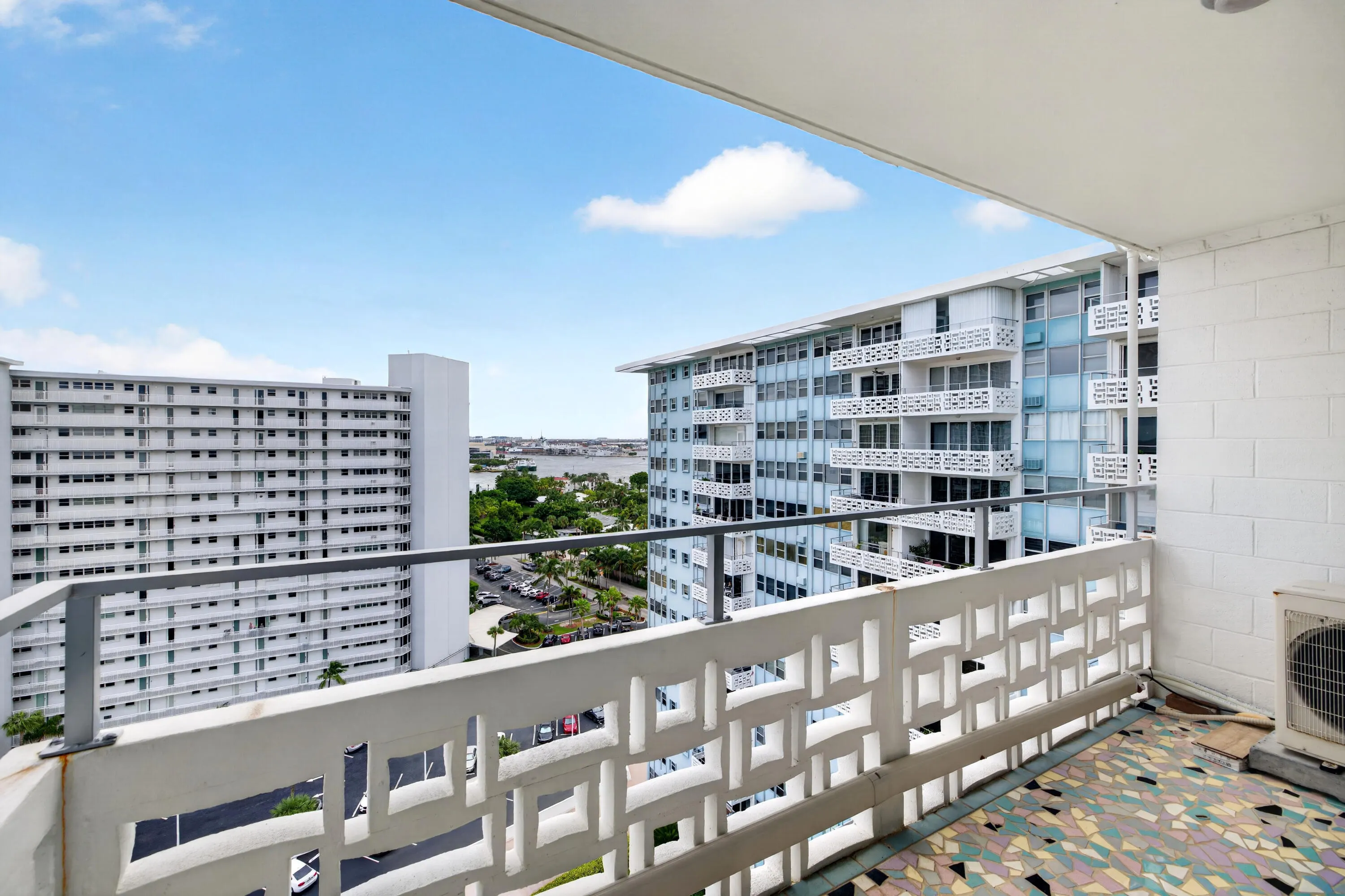 1900 S OCEAN Drive #1503