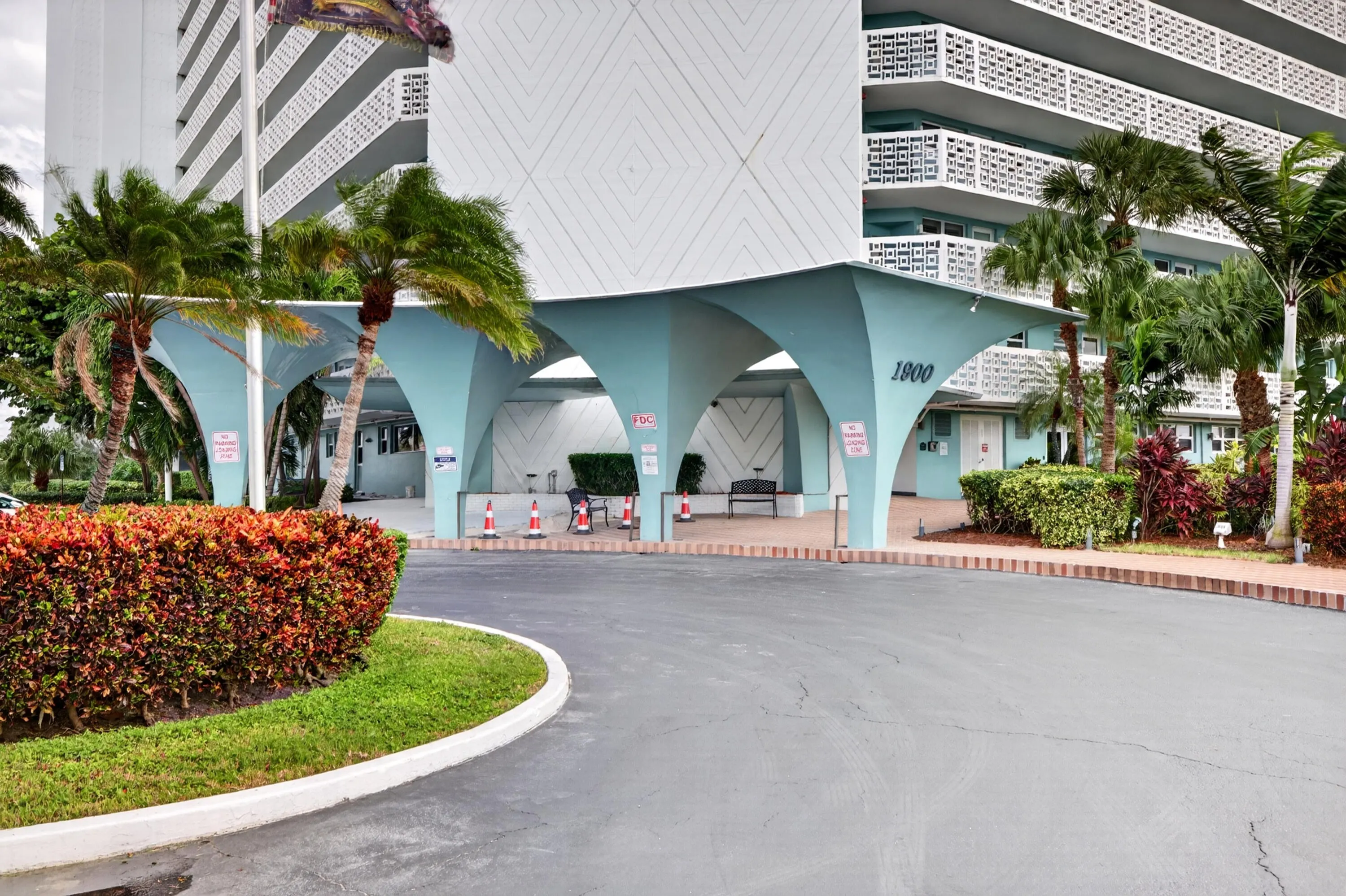 1900 S OCEAN Drive #1503