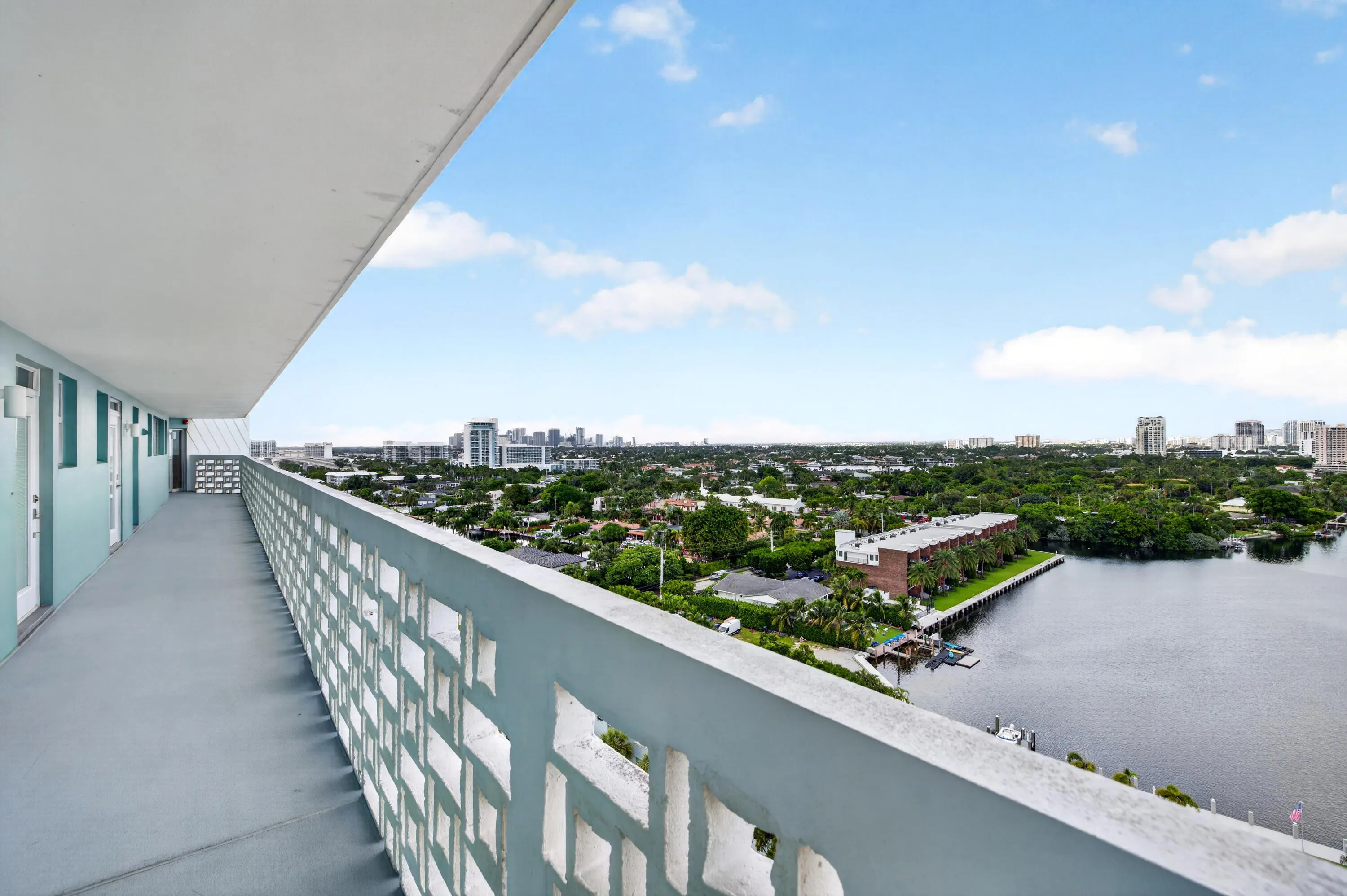1900 S OCEAN Drive #1503