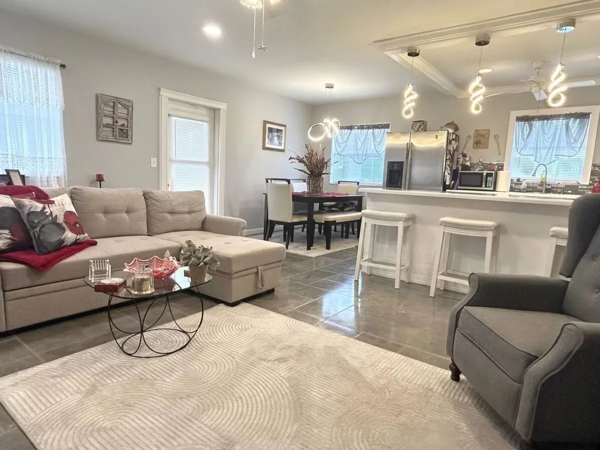 233 SEVILLE J Boulevard