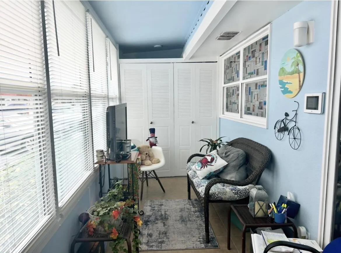 233 SEVILLE J Boulevard
